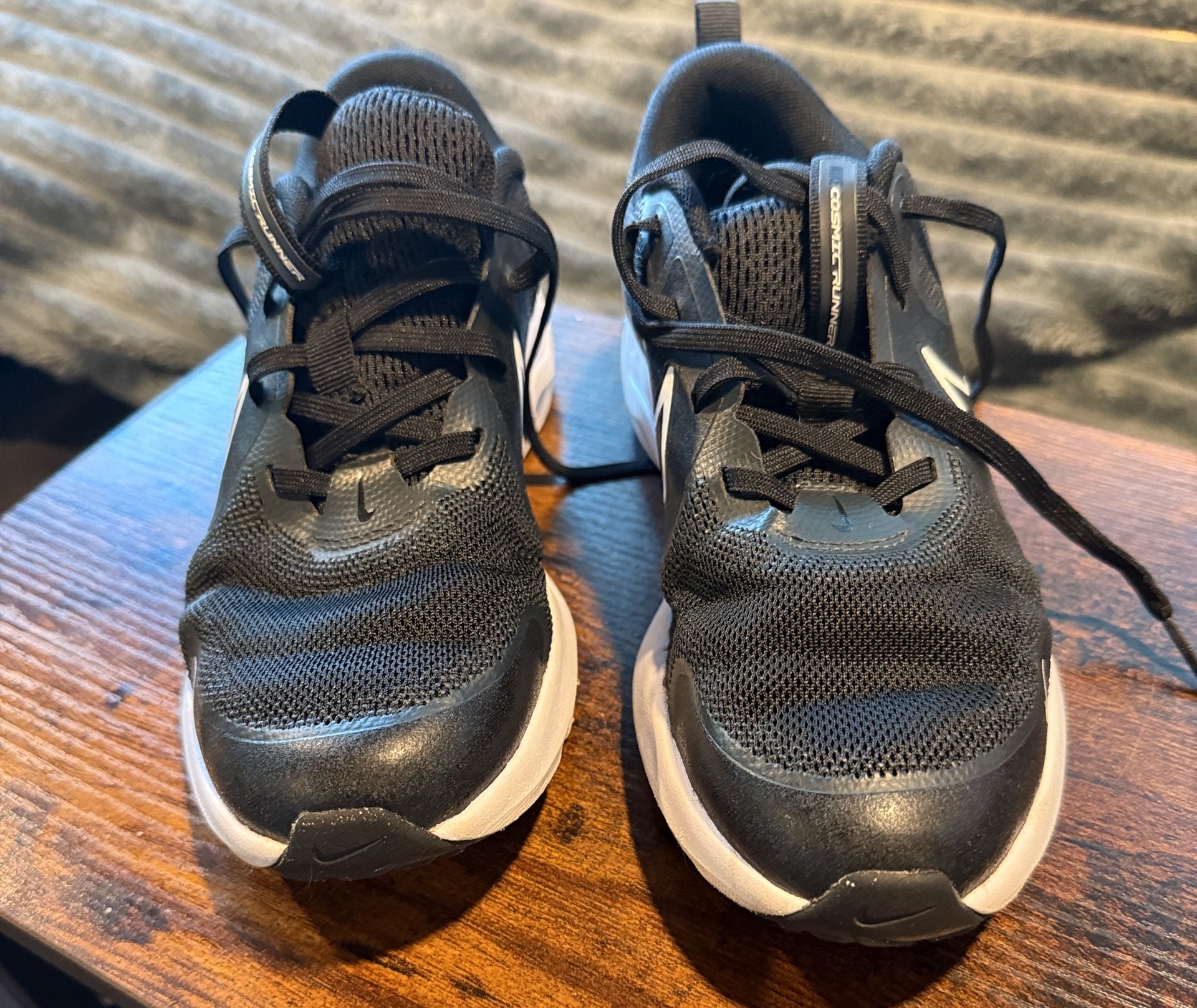 Nike Cosmic Runner Size 5Y Black White Sneakers 3