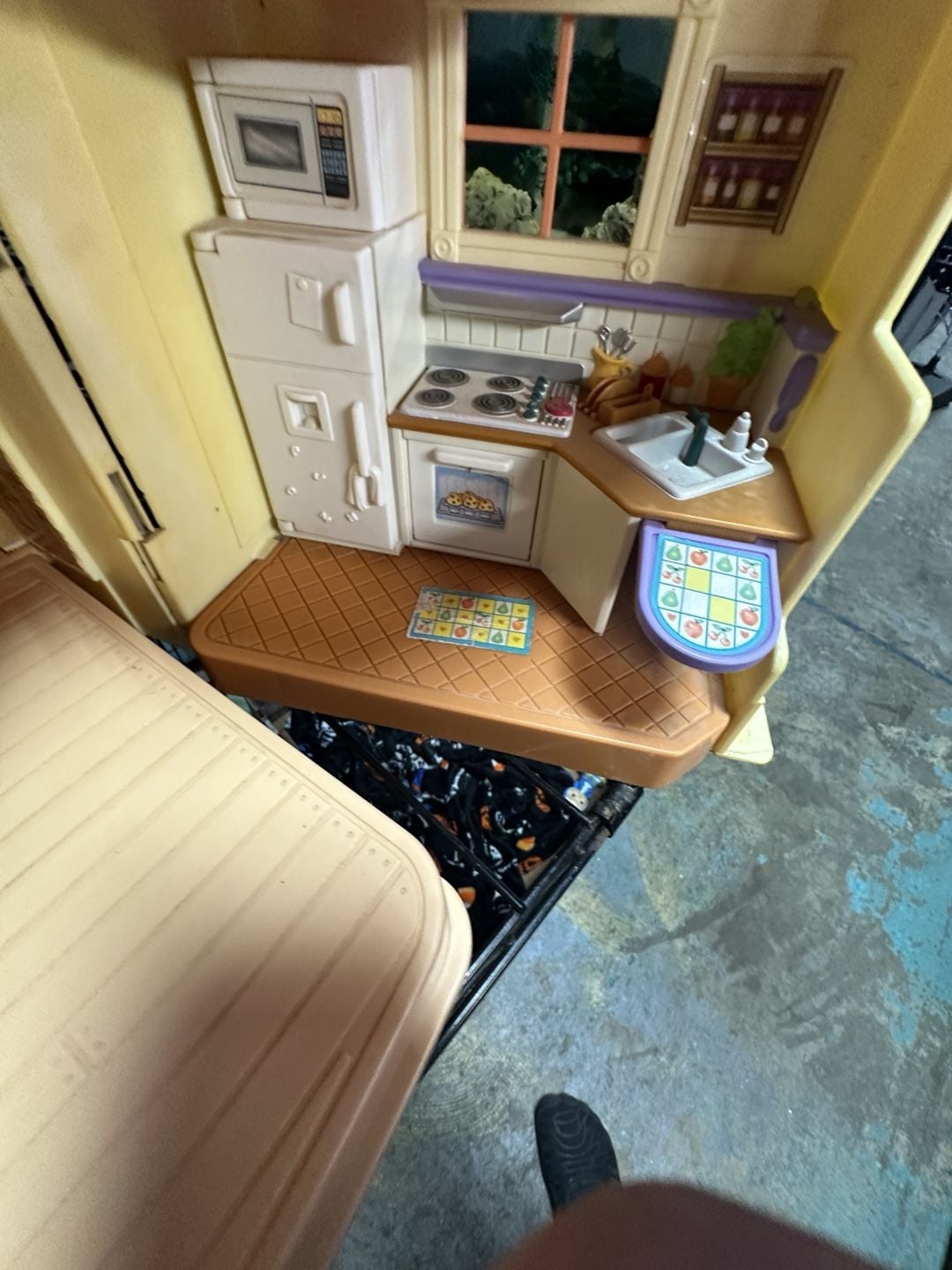 Barbie Happy Family Neighborhood Dollhouse 9