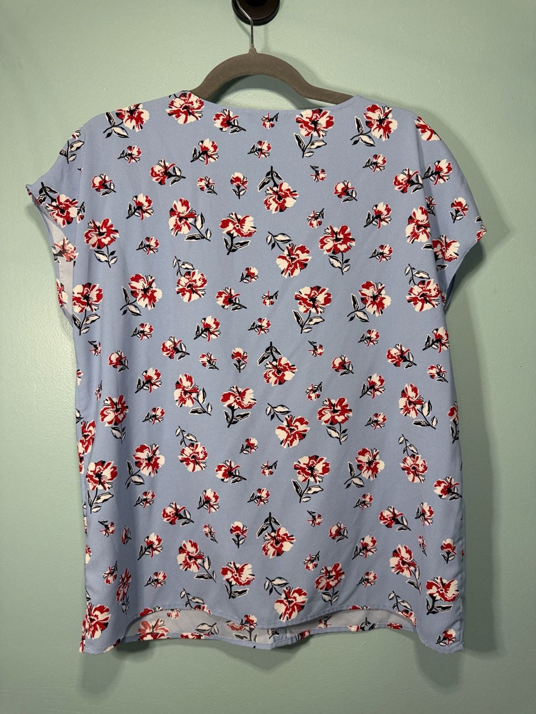 Hilary Radley Floral Blouse Size M Blue Red V-Neck Short Sleeve 3