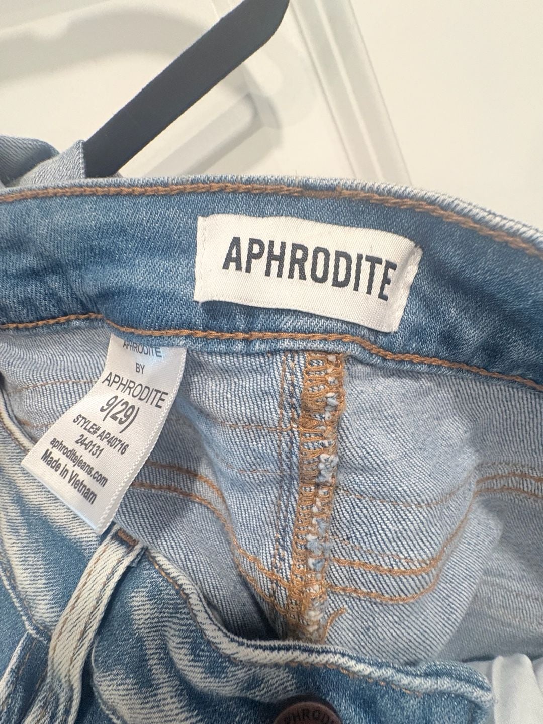 Aphrodite Jeans AP40716 Size 9(29) Light Wash Flare Denim 4