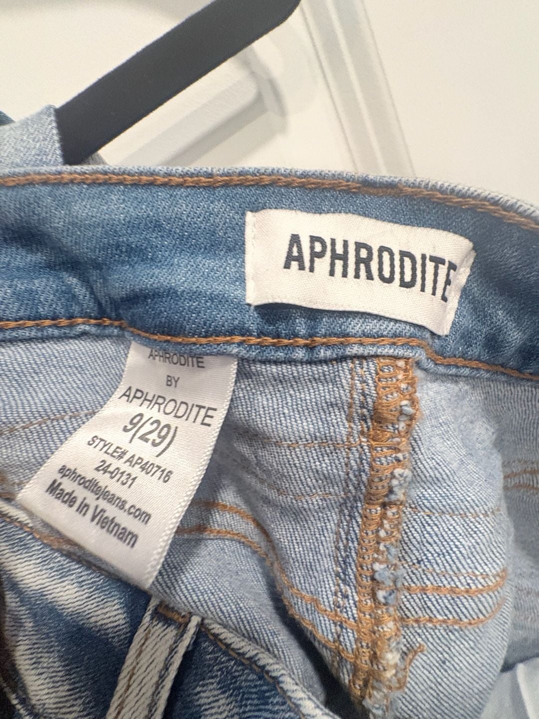 Aphrodite Jeans AP40716 Size 9(29) Light Wash Flare Denim 5