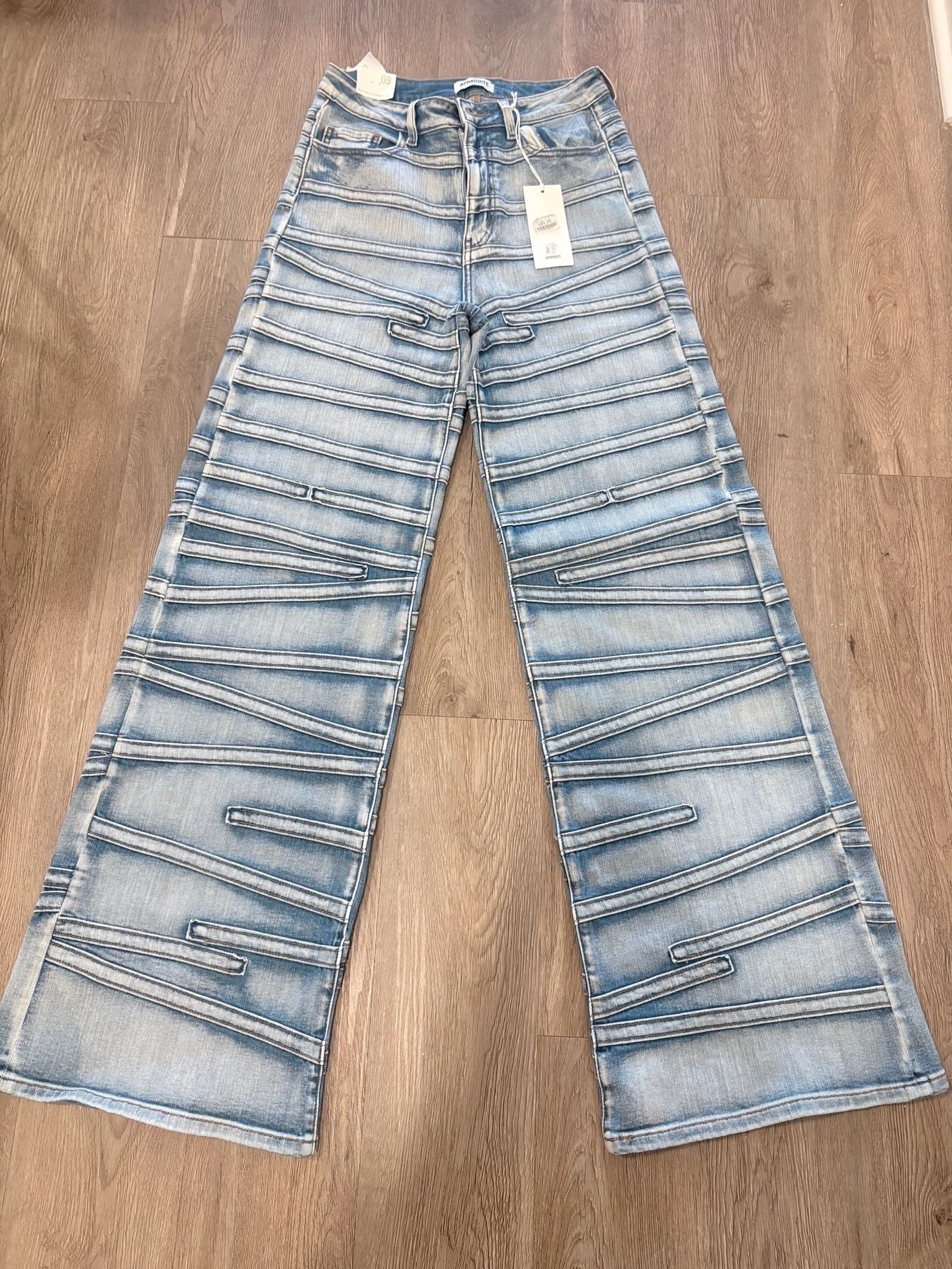 Aphrodite Jeans AP40716 Size 9(29) Light Wash Flare Denim 2
