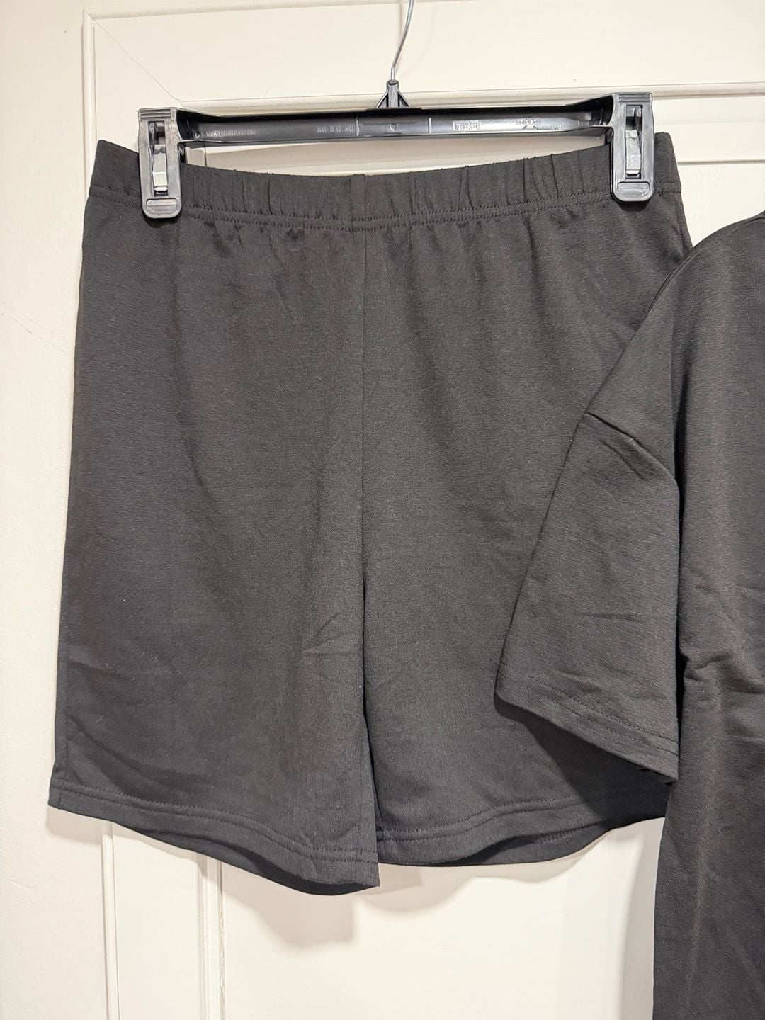 Ekouaer 2-Piece Lounge Set Size M Black V-Neck Top Shorts 4