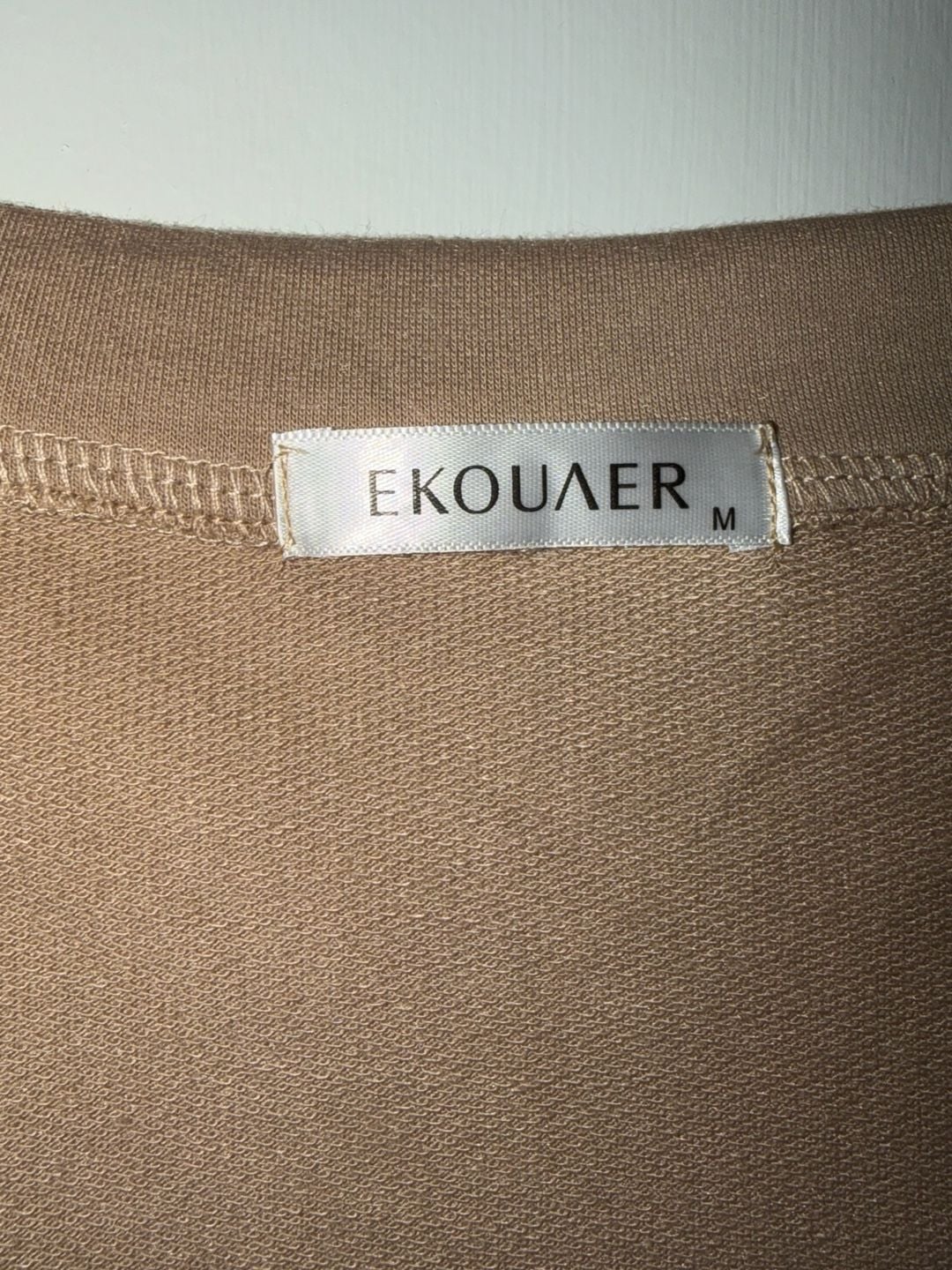 Ekouaer 2-Piece Lounge Set Size M Tan V-Neck Top Shorts 3