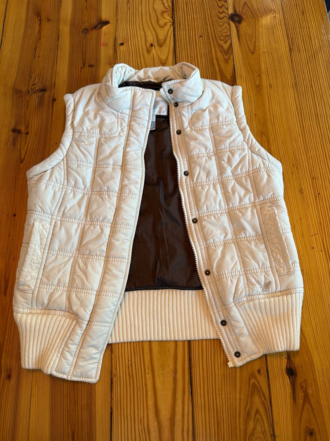 American Eagle Outfitters Quilted Puffer Vest Size S White NEEDS ZIPPER 2