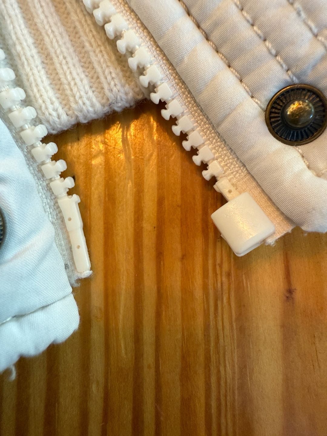 American Eagle Outfitters Quilted Puffer Vest Size S White NEEDS ZIPPER 7