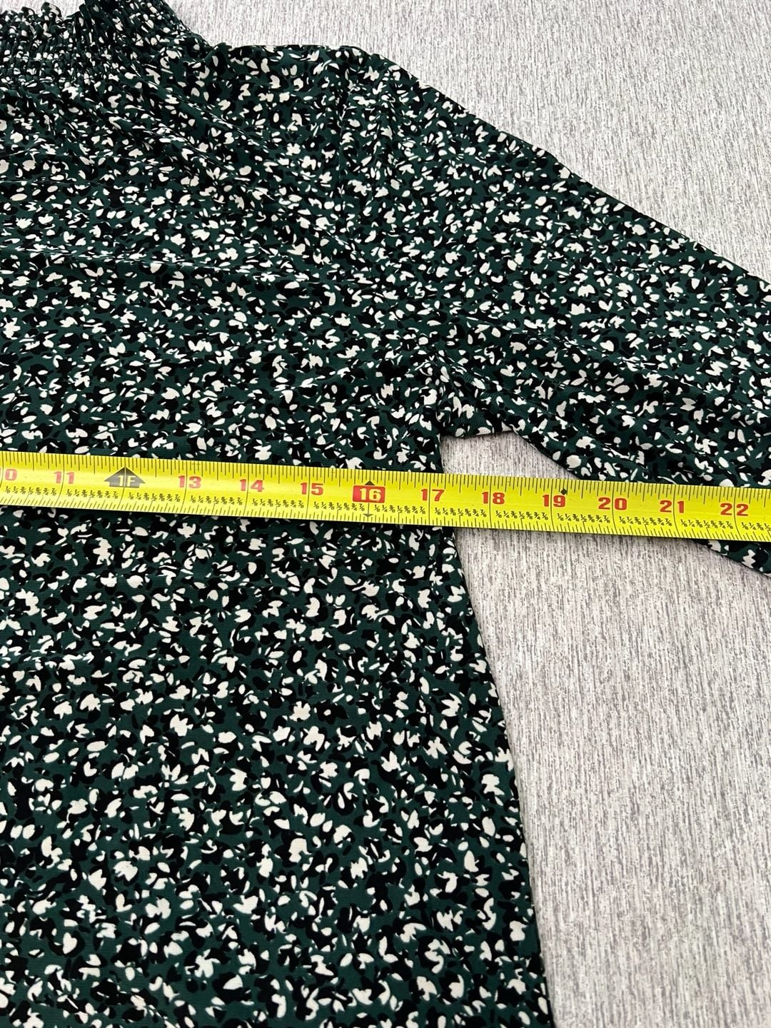 Anne Klein Blouse Size M Green Black Floral Smocked Mock Neck 6
