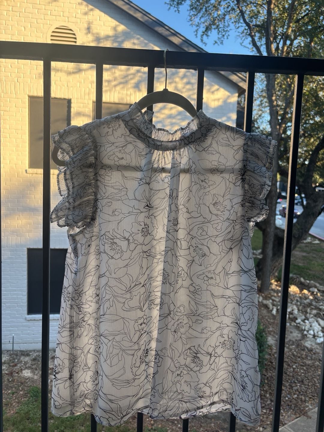 T Tahari Floral Blouse Size S/P Mock Neck Ruffle Sleeves 2