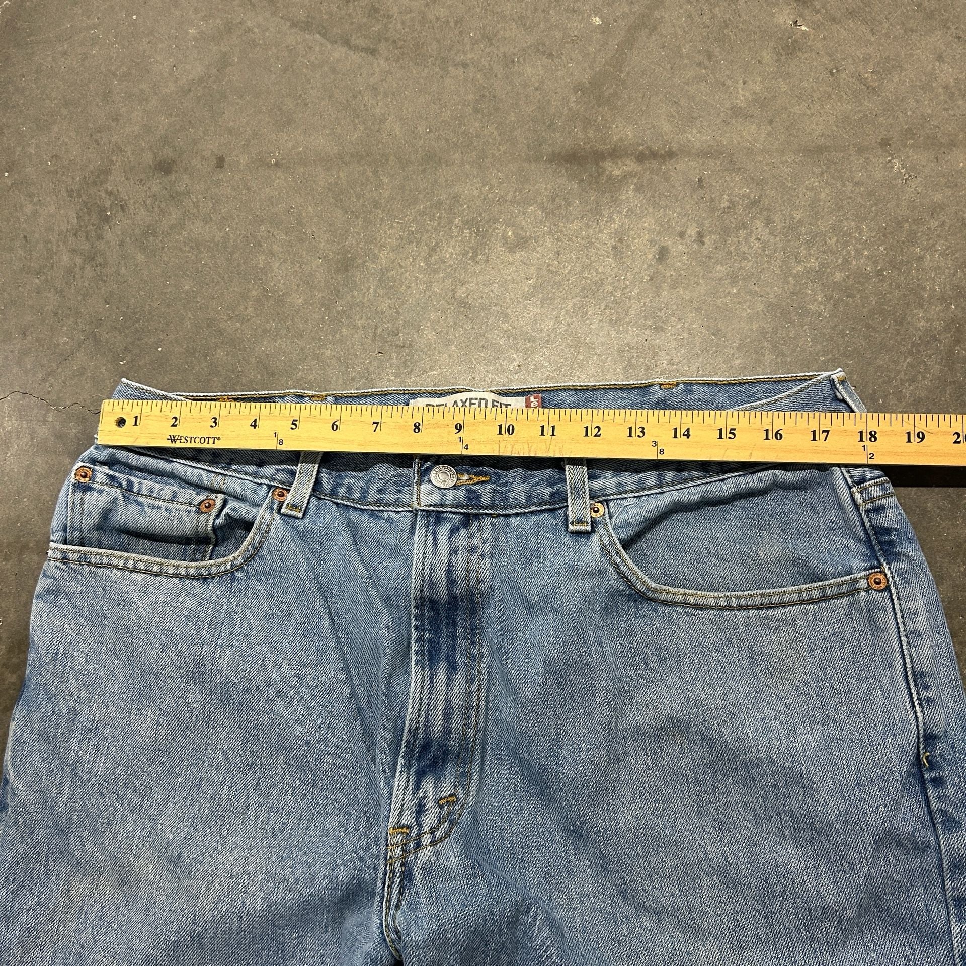 Levi's 550 Relaxed Fit Jeans Size 36x30 Light Wash Straight Leg Denim 7