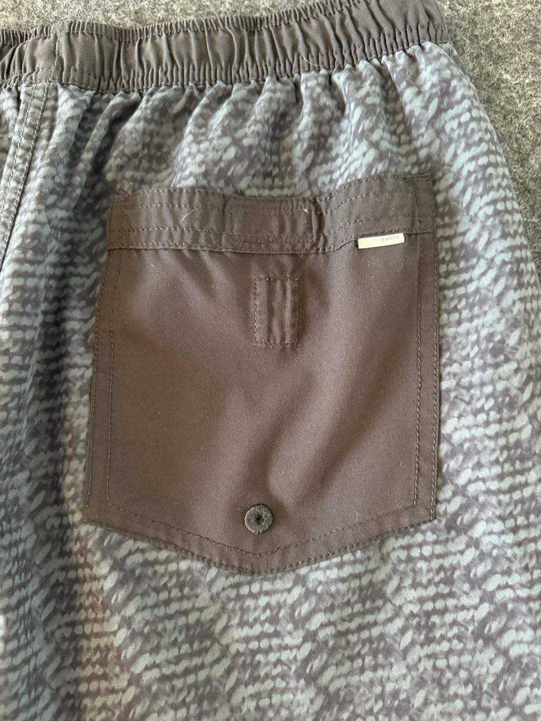 Vuori Shorts Gray and Black Men’s size Large 5