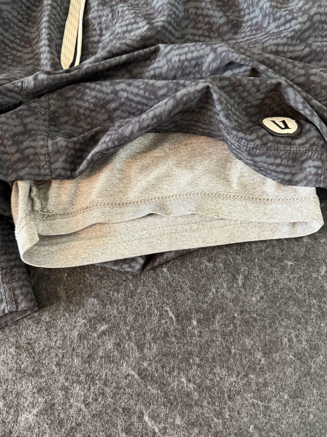 Vuori Shorts Gray and Black Men’s size Large 6