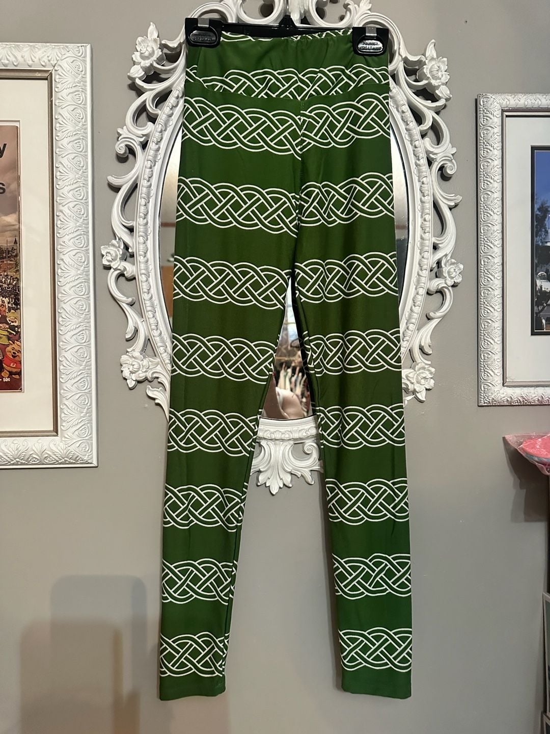 LuLaRoe Leggings Tween Size Green White Celtic Knot Pattern 2