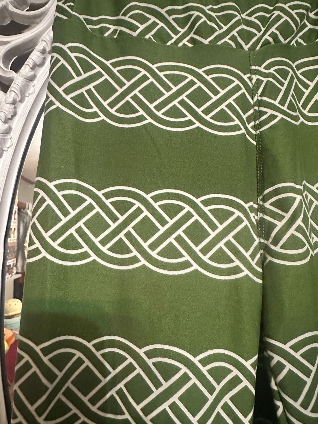 LuLaRoe Leggings Tween Size Green White Celtic Knot Pattern 3