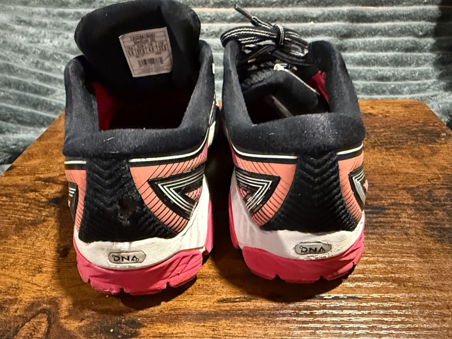 Brooks Ghost 10 Running Shoes Size 6.5 Black Pink 4