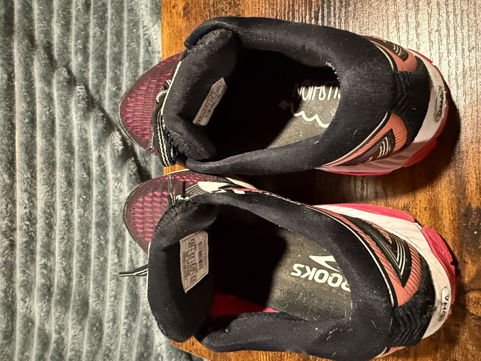 Brooks Ghost 10 Running Shoes Size 6.5 Black Pink 6