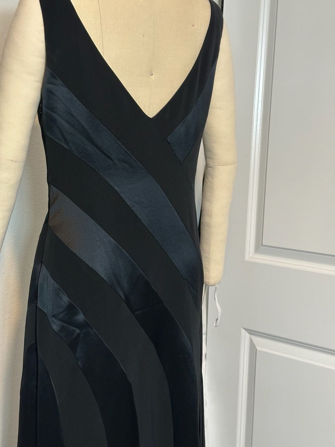 Black Satin Lace Inset V-Neck Plus Size Formal Evening Gown Size 10 5