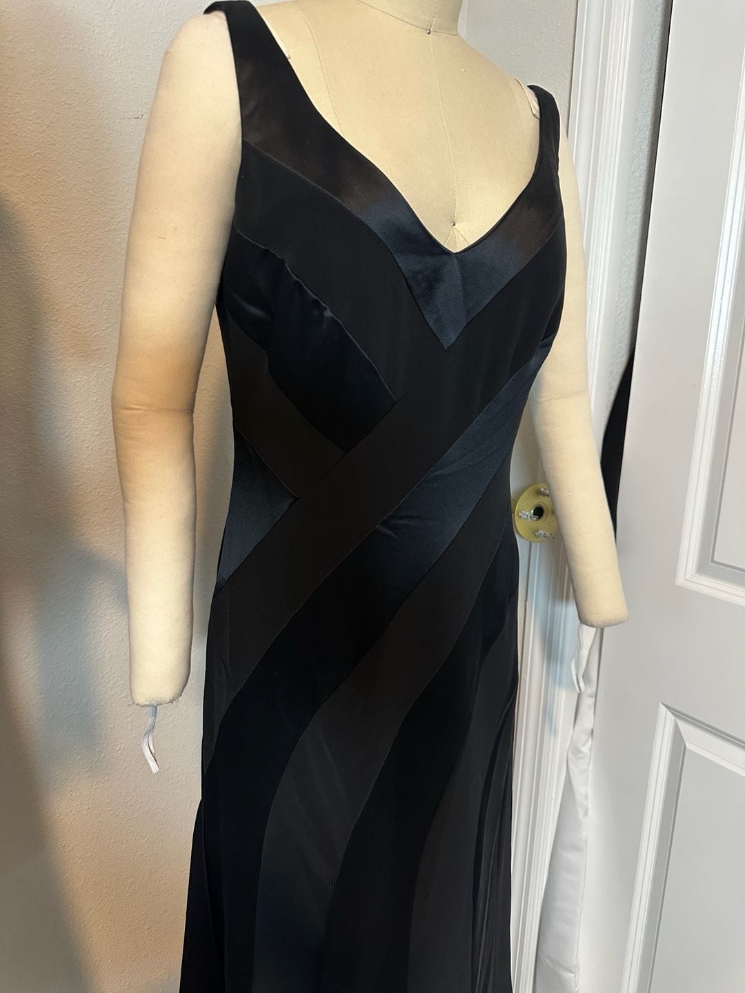 Black Satin Lace Inset V-Neck Plus Size Formal Evening Gown Size 10 10