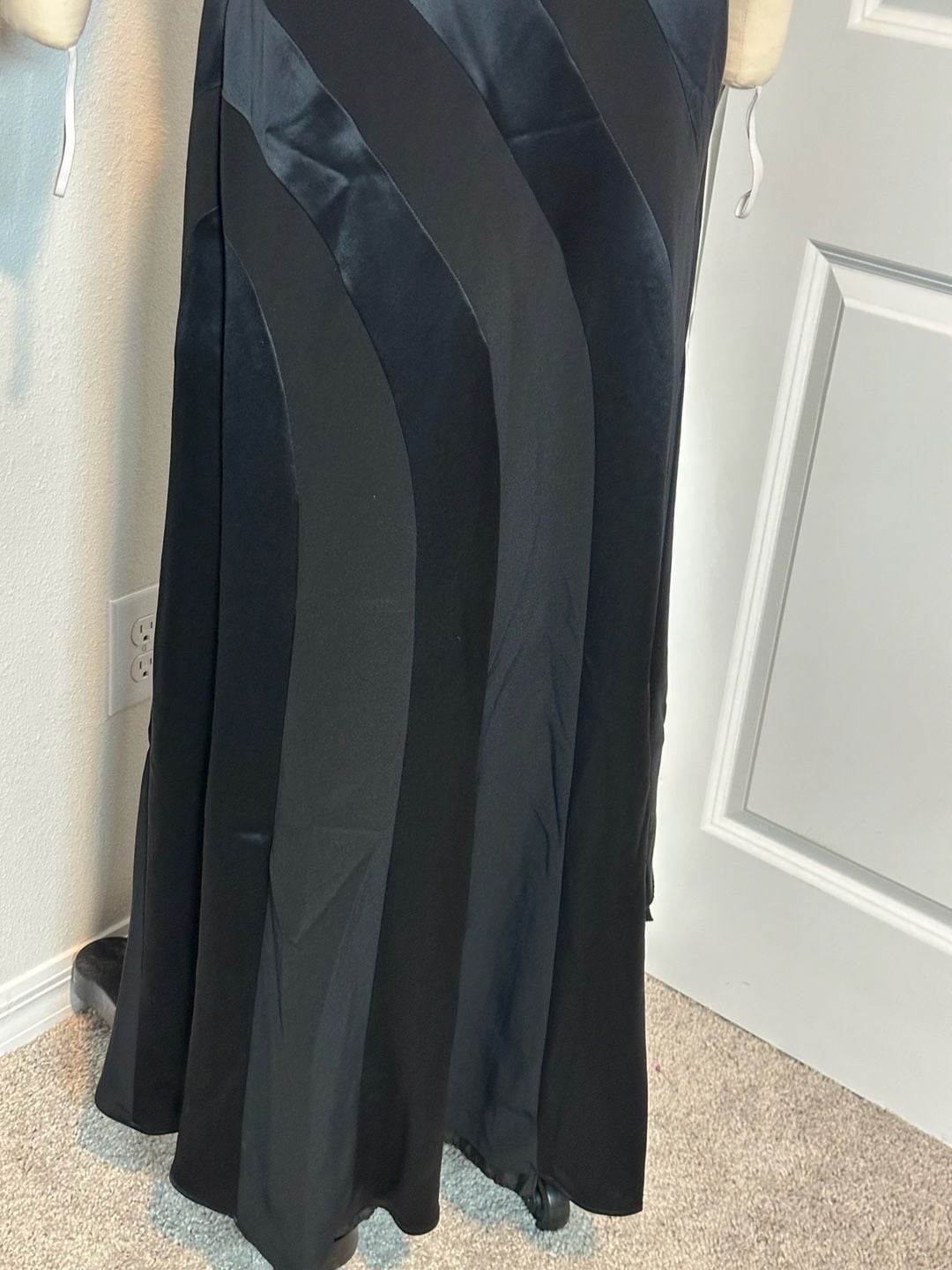 Black Satin Lace Inset V-Neck Plus Size Formal Evening Gown Size 10 11