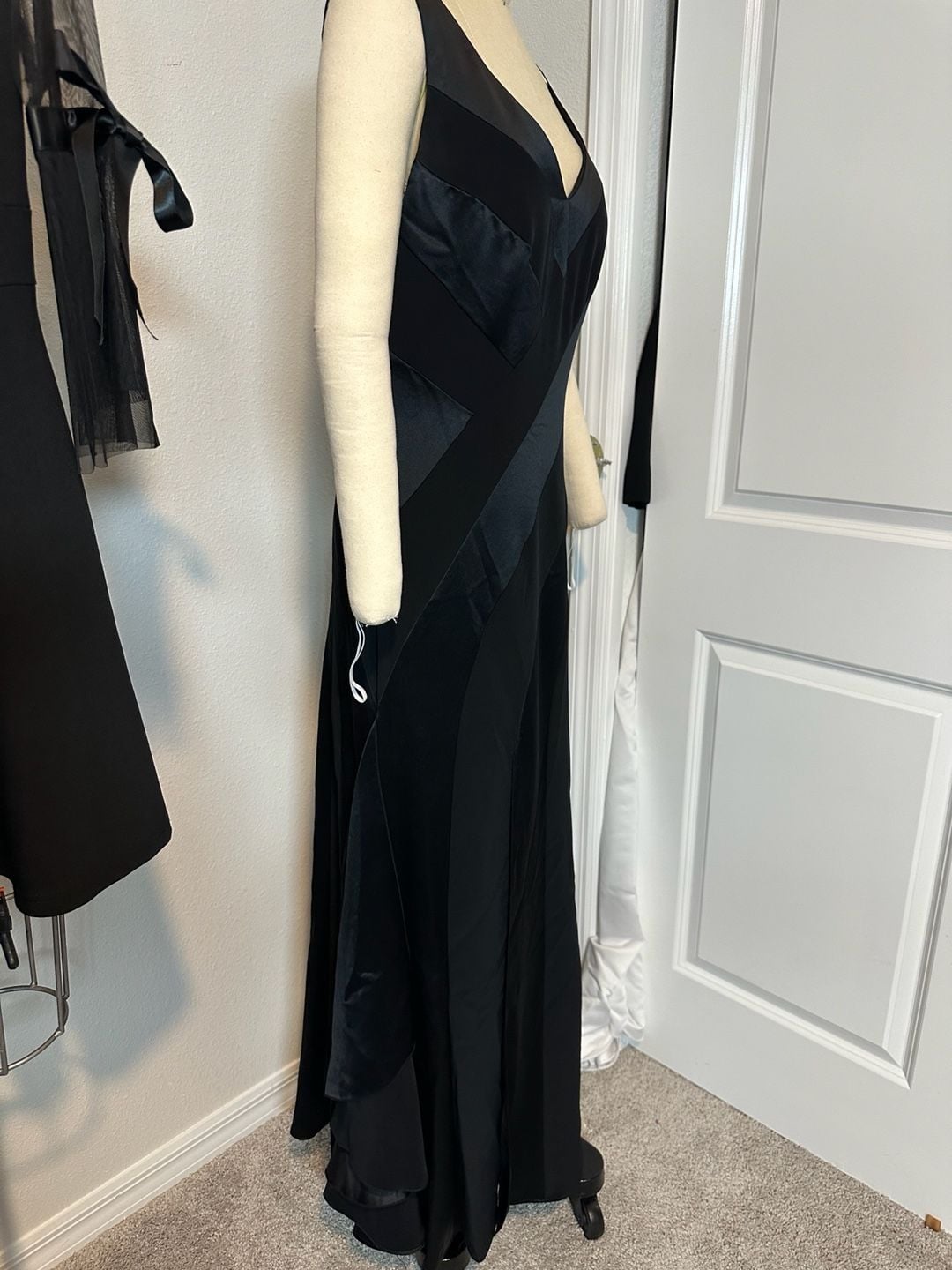 Black Satin Lace Inset V-Neck Plus Size Formal Evening Gown Size 10 13