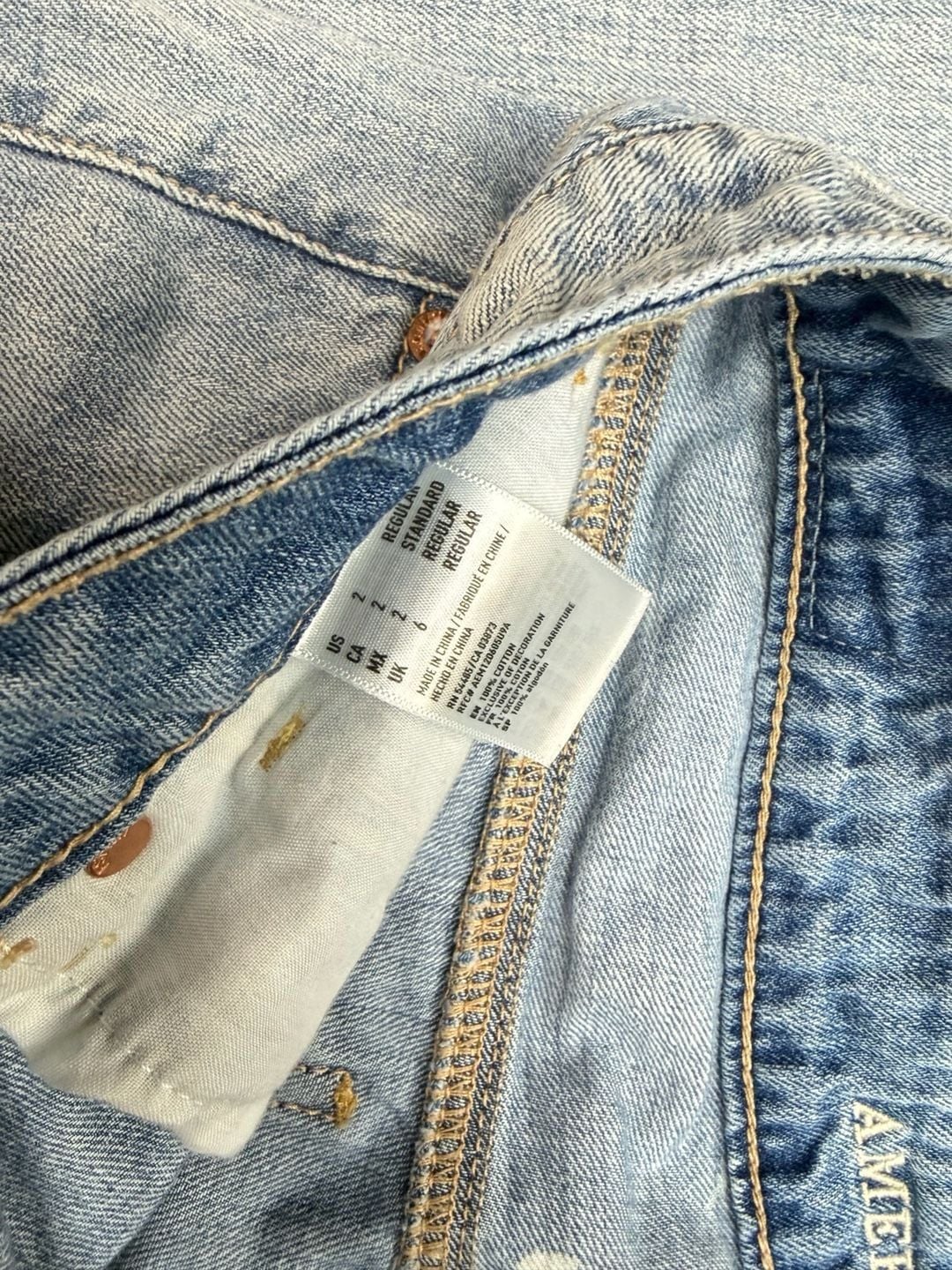 American Eagle Tomcat Jeans Size 2 Light Wash Distressed Button Fly 5