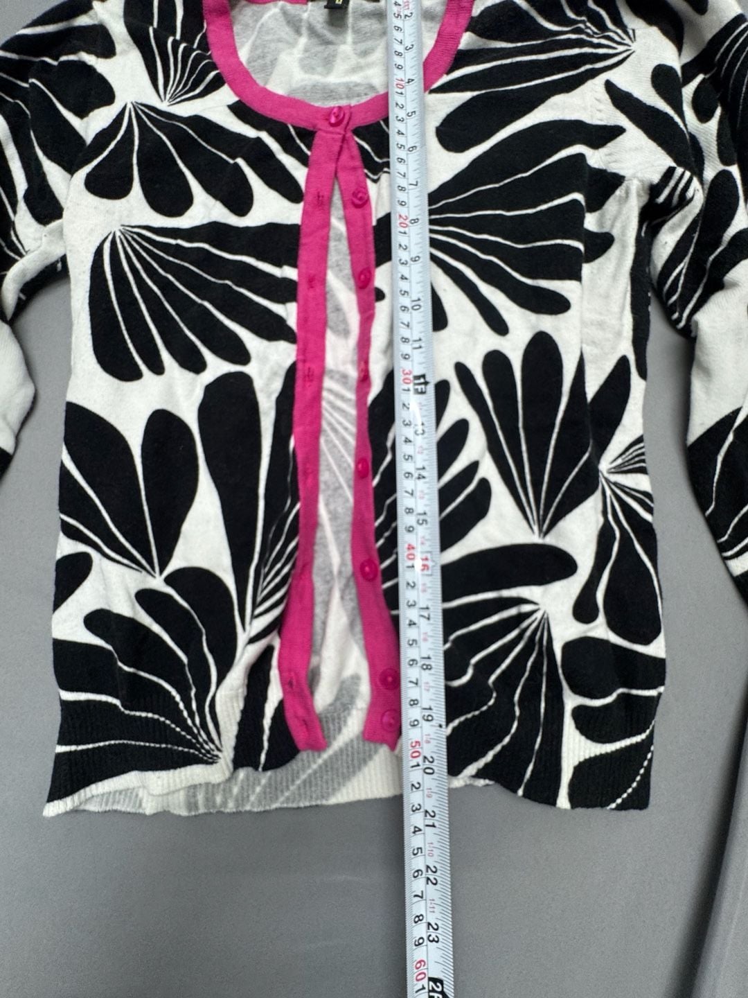 Top Knits Cardigan Size M Black White Floral Print Pink Trim 4