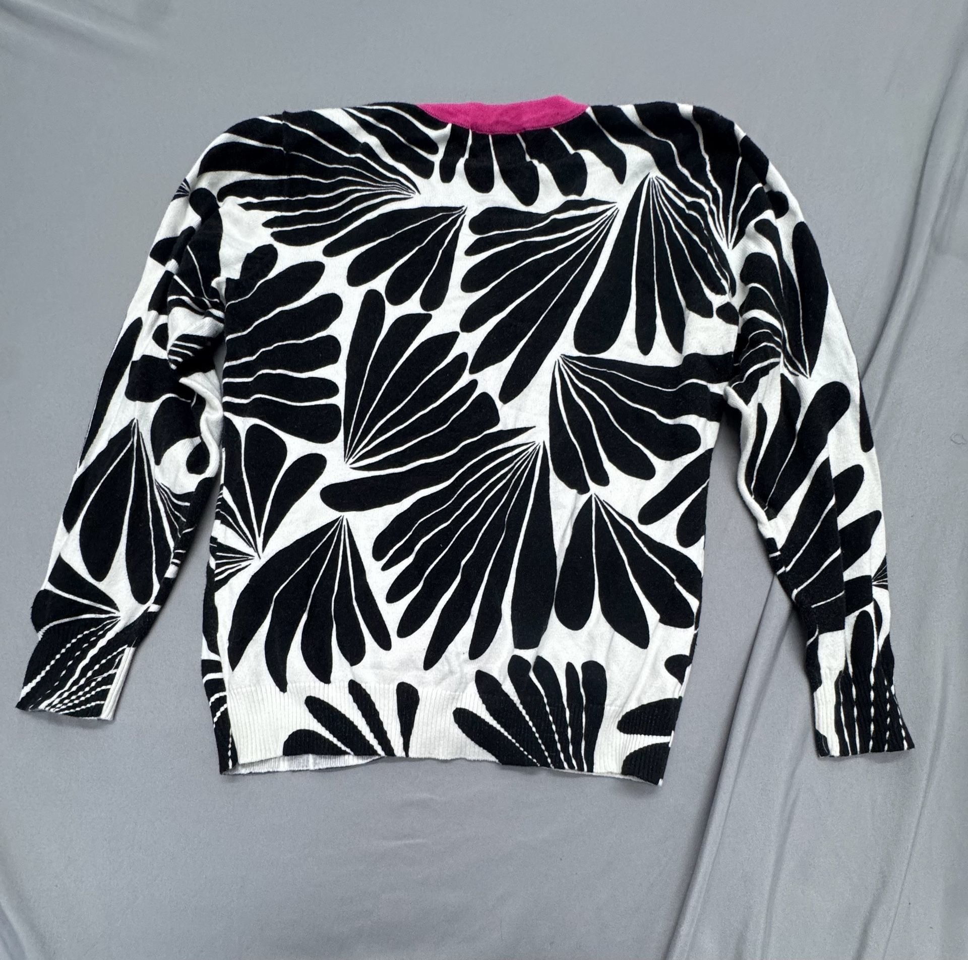 Top Knits Cardigan Size M Black White Floral Print Pink Trim 6