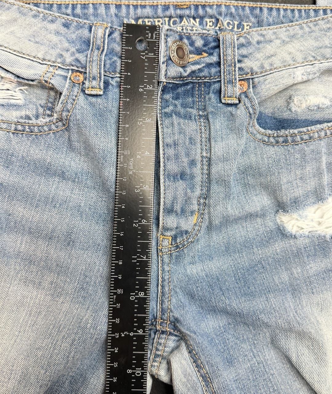 American Eagle Tomcat Jeans Size 2 Light Wash Distressed Button Fly 6