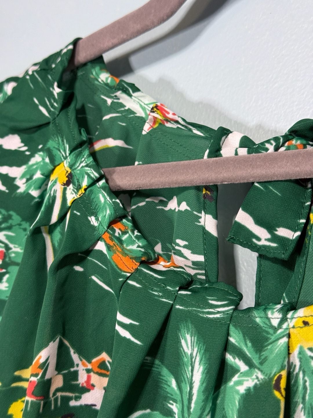 LC Lauren Conrad Blouse Size M Green Tropical Island Print Tie Back Top 4