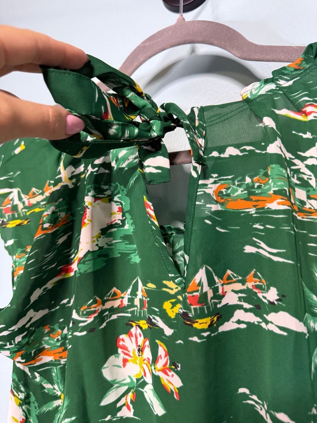 LC Lauren Conrad Blouse Size M Green Tropical Island Print Tie Back Top 6