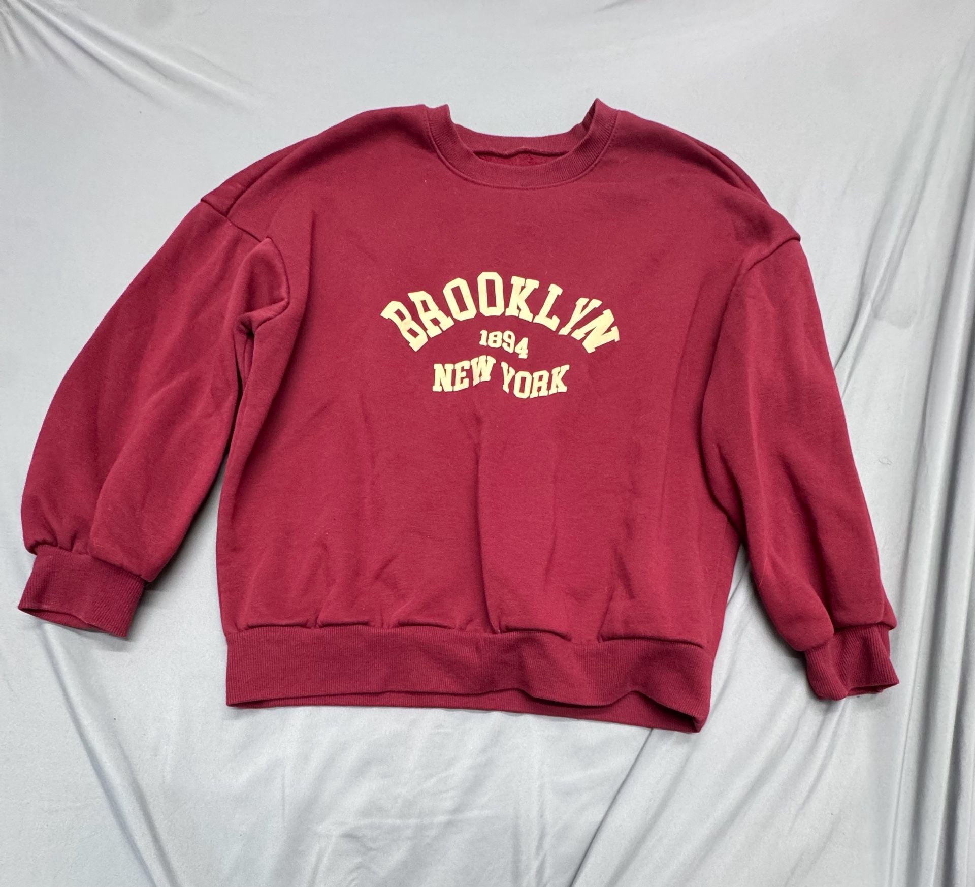 Dazy Brooklyn New York Sweatshirt Size M Red Crewneck Pullover 2