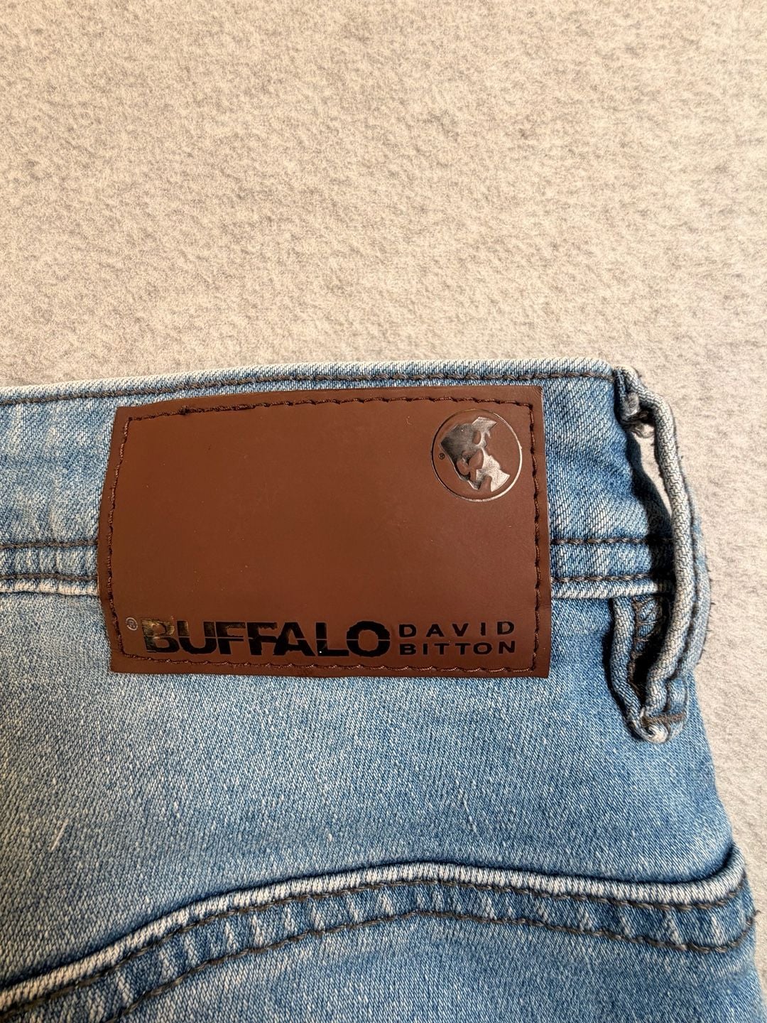 Buffalo David Bitton Axel Slim Stretch Jeans 36x30 Light Wash 10