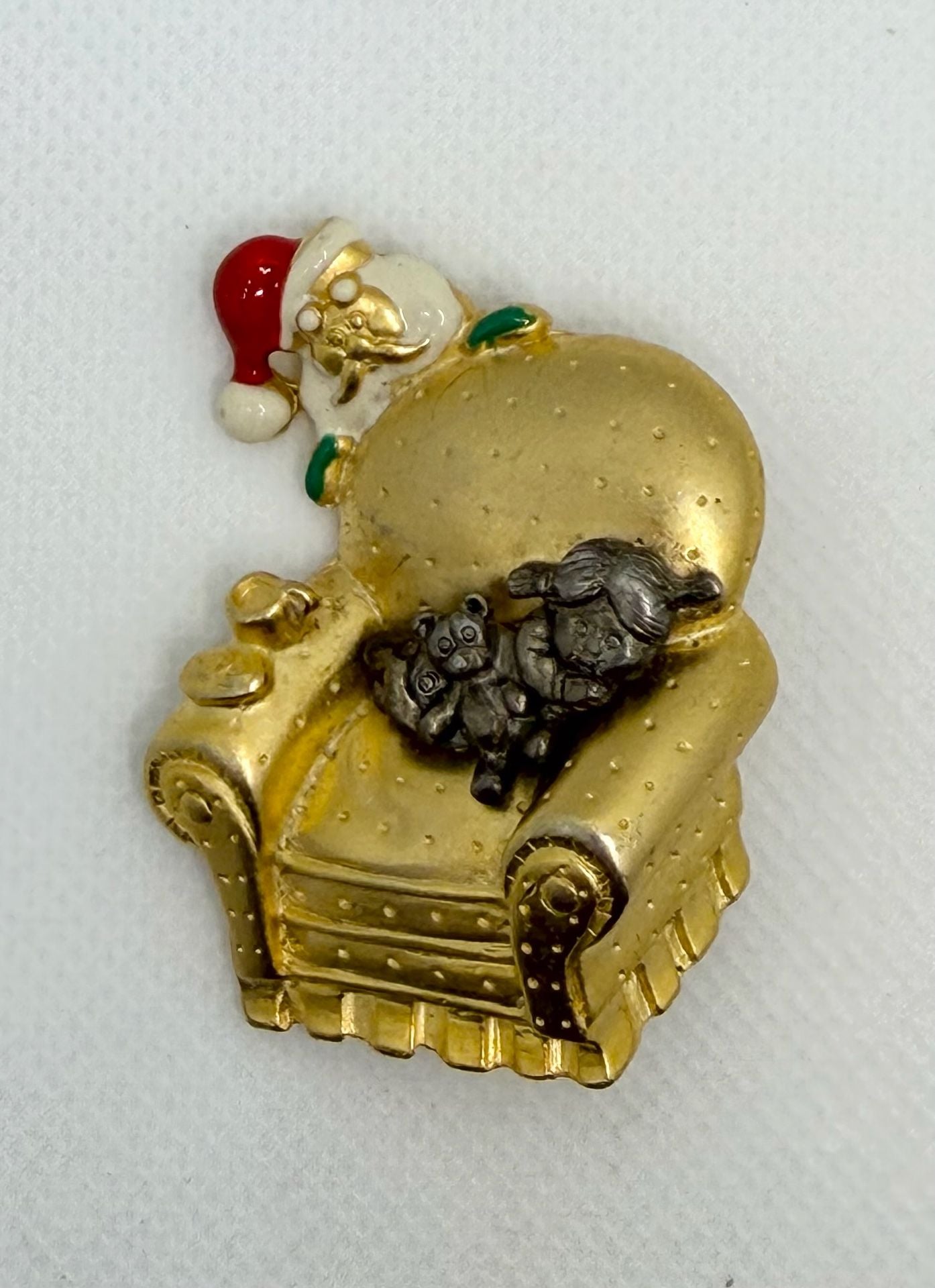 Vintage Danecraft Santa and Child Whimsical Chair Christmas Brooch Pin Gold Tone 2