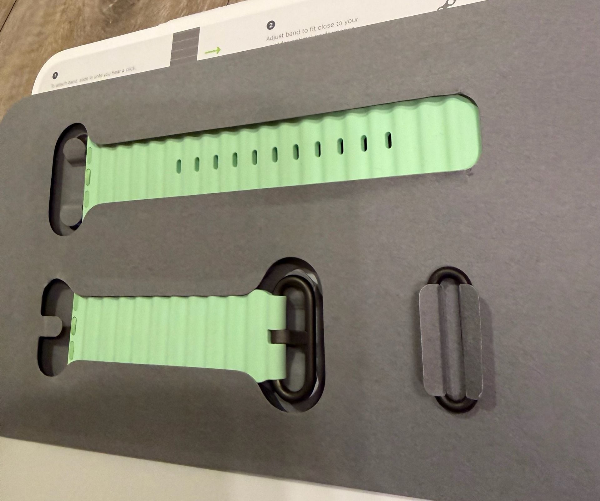 Apple Ocean Band 49mm Neon Green Black Titanium MGCL4AM/A 8