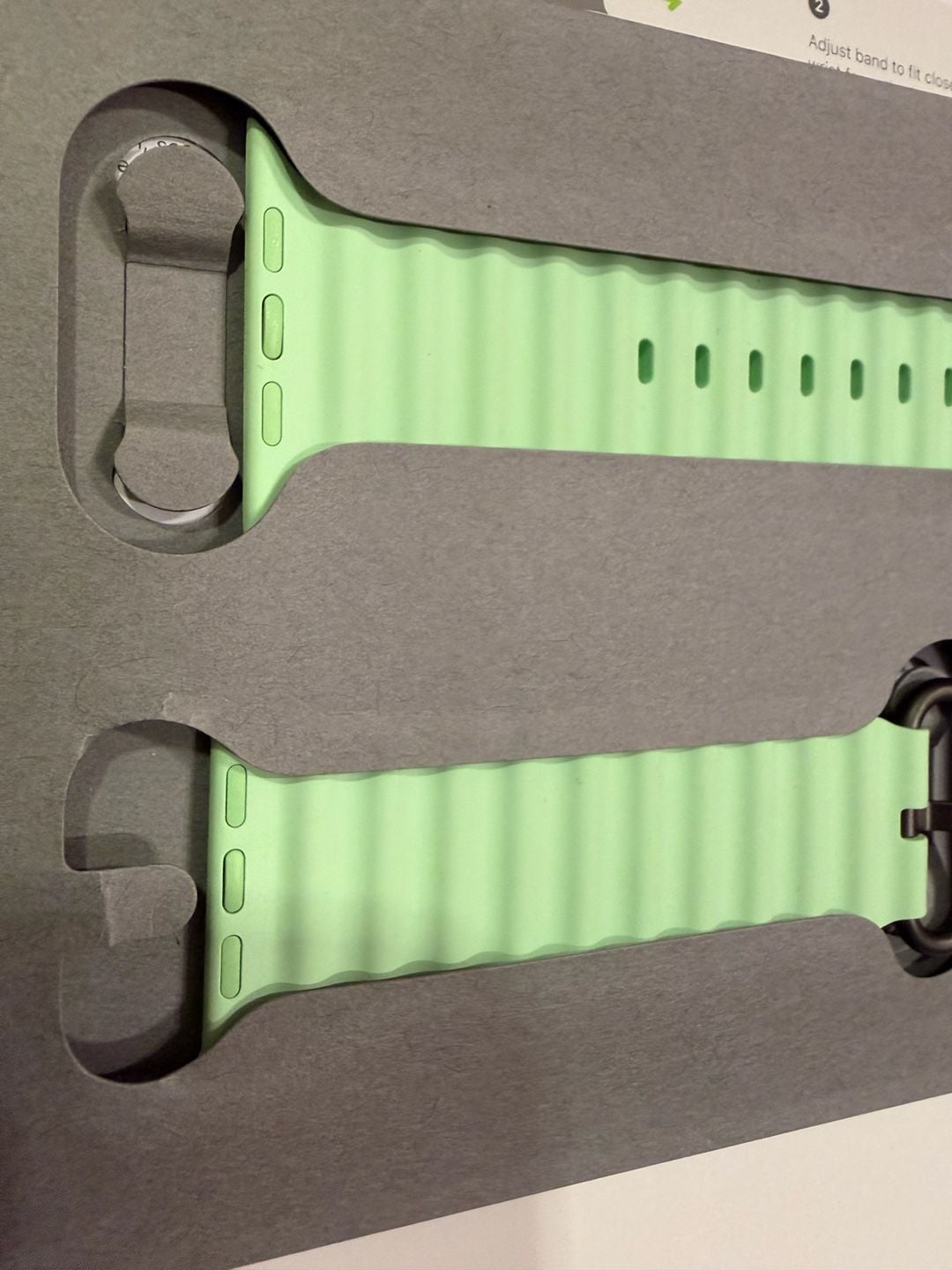 Apple Ocean Band 49mm Neon Green Black Titanium MGCL4AM/A 9