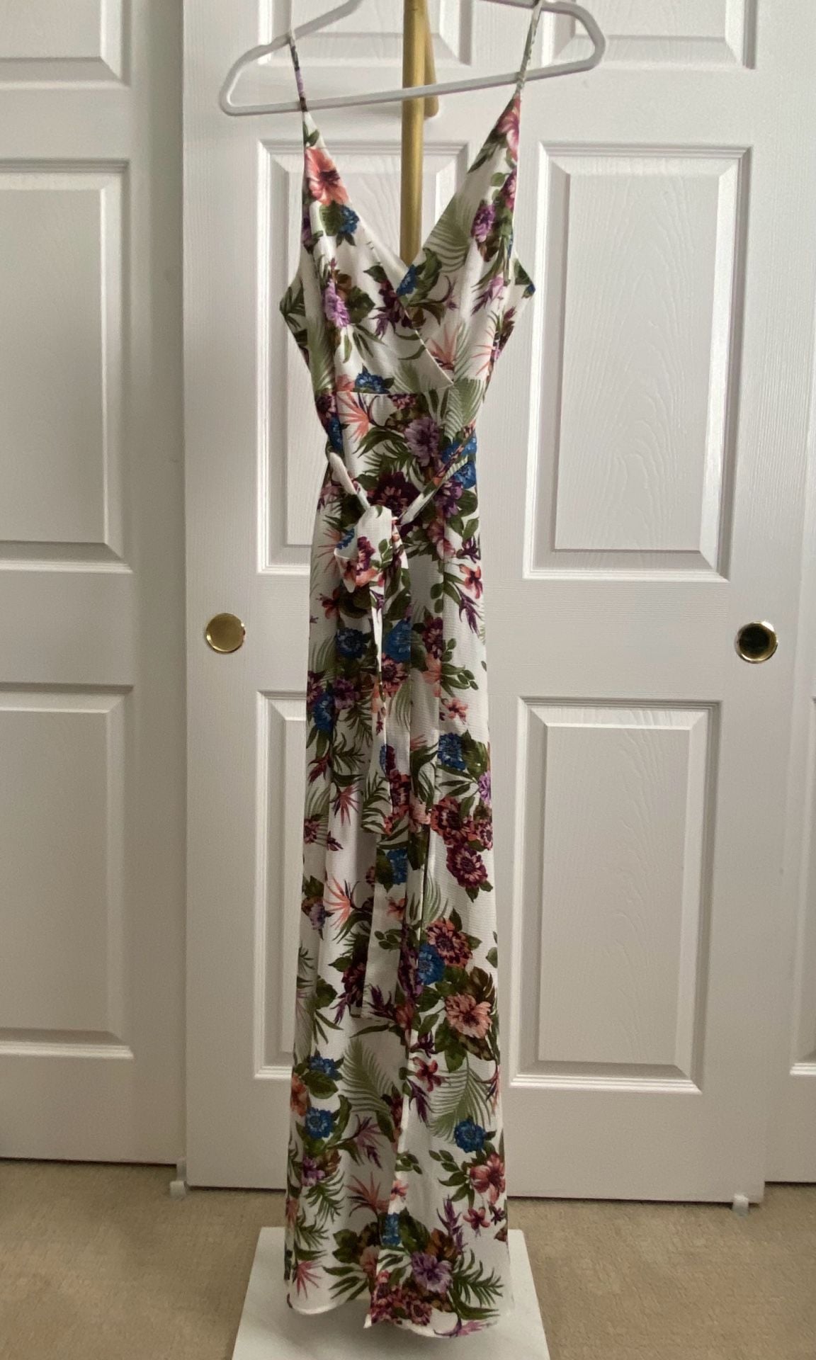 IRIS Floral Maxi Dress White Tropical V-Neck Spaghetti Strap 3