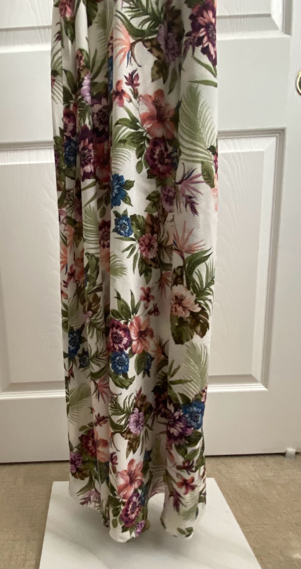 IRIS Floral Maxi Dress White Tropical V-Neck Spaghetti Strap 8