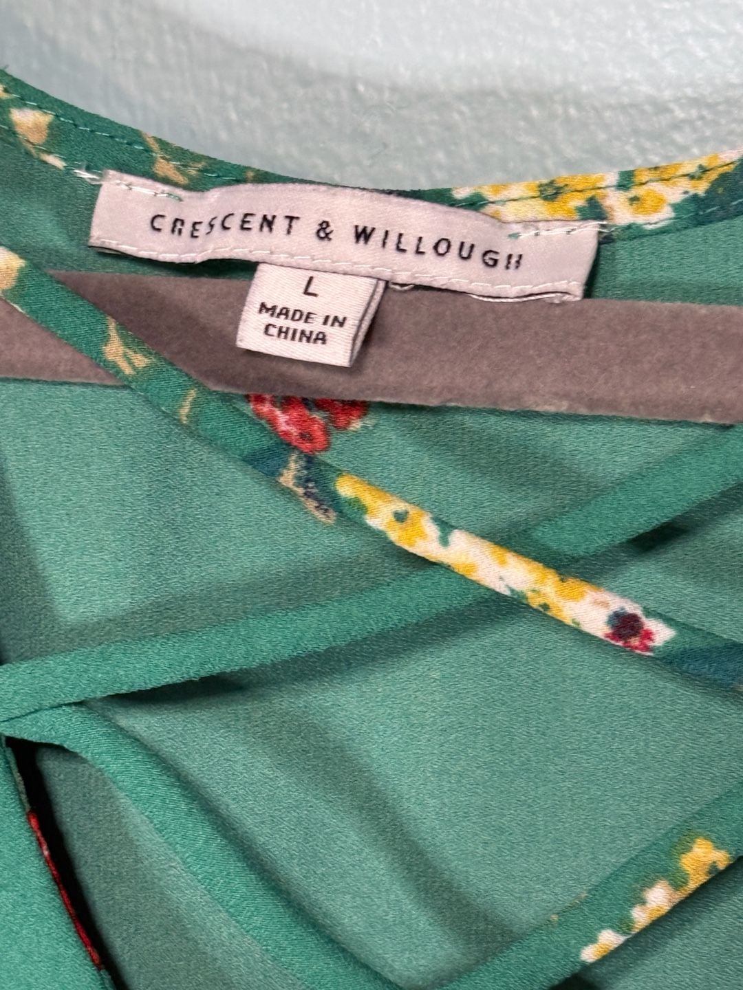 Crescent & Willoughby Blouse Size L Green Floral Criss Cross Neck 4