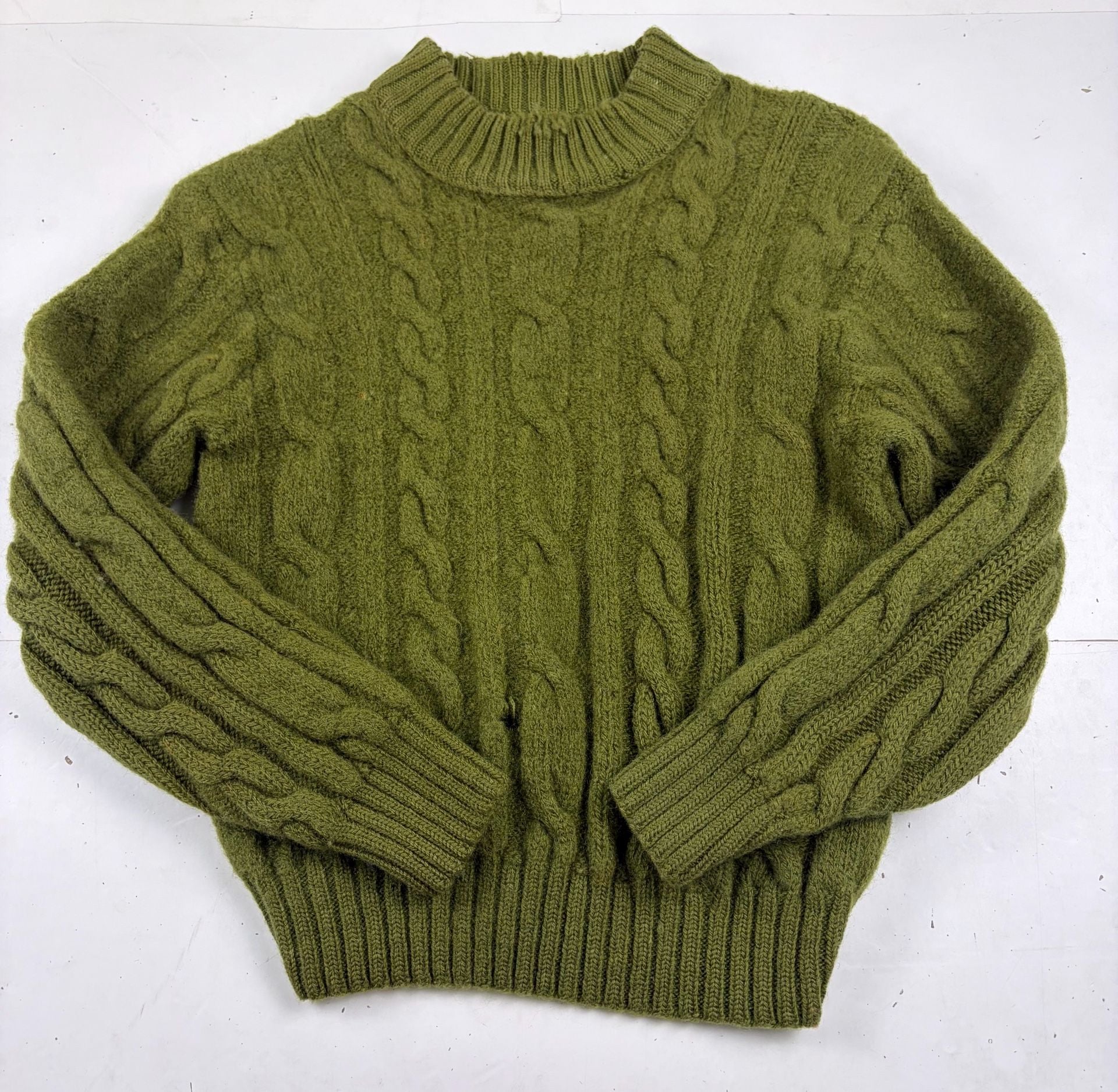 60s-70s Vintage Towncraft Plus by J.C. Penney Olive Green Cable Knit Wool Sweater Size M (OF) *hole 2