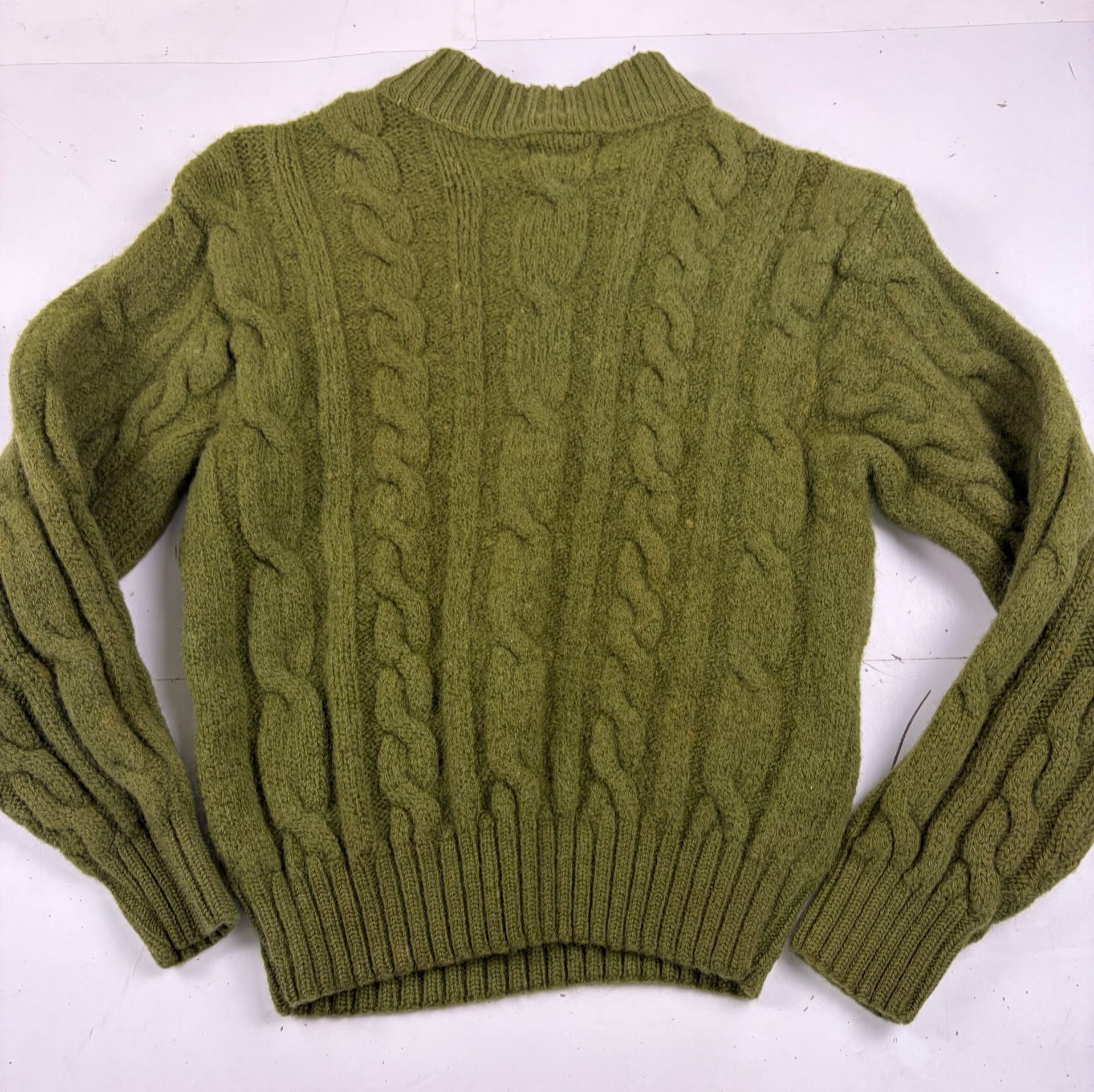 60s-70s Vintage Towncraft Plus by J.C. Penney Olive Green Cable Knit Wool Sweater Size M (OF) *hole 11