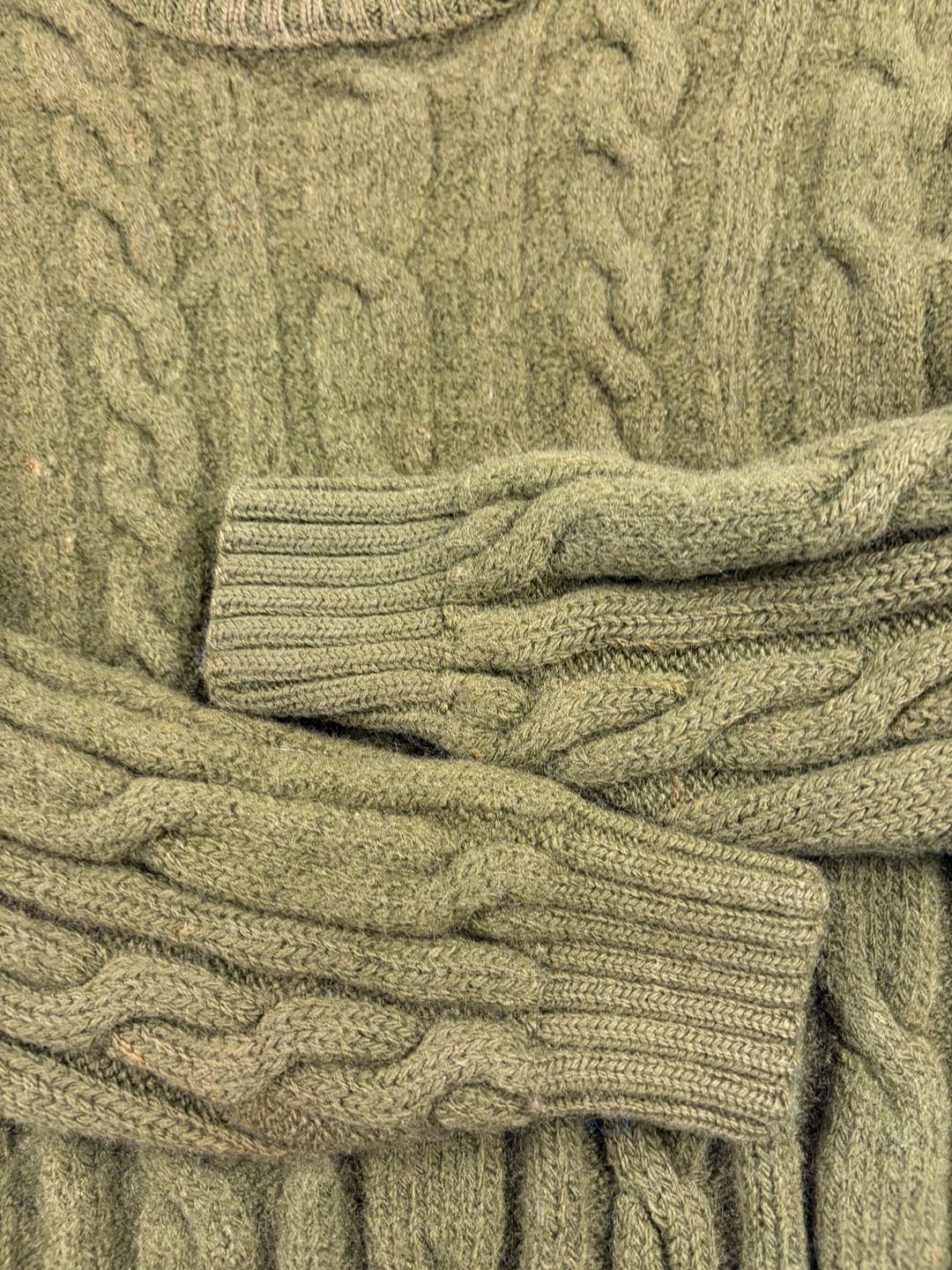 60s-70s Vintage Towncraft Plus by J.C. Penney Olive Green Cable Knit Wool Sweater Size M (OF) *hole 12