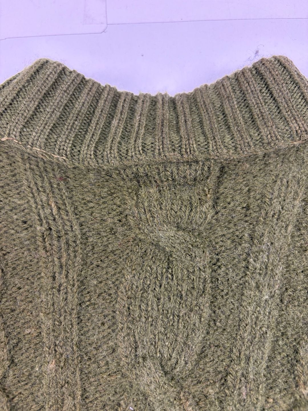 60s-70s Vintage Towncraft Plus by J.C. Penney Olive Green Cable Knit Wool Sweater Size M (OF) *hole 15