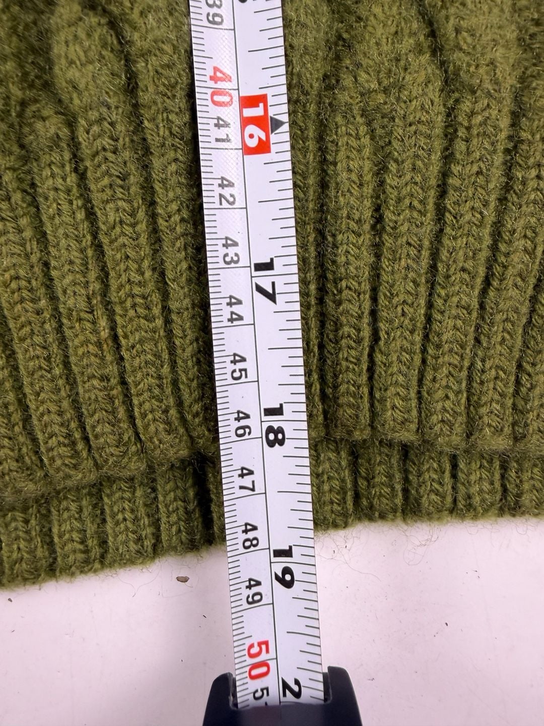 60s-70s Vintage Towncraft Plus by J.C. Penney Olive Green Cable Knit Wool Sweater Size M (OF) *hole 16