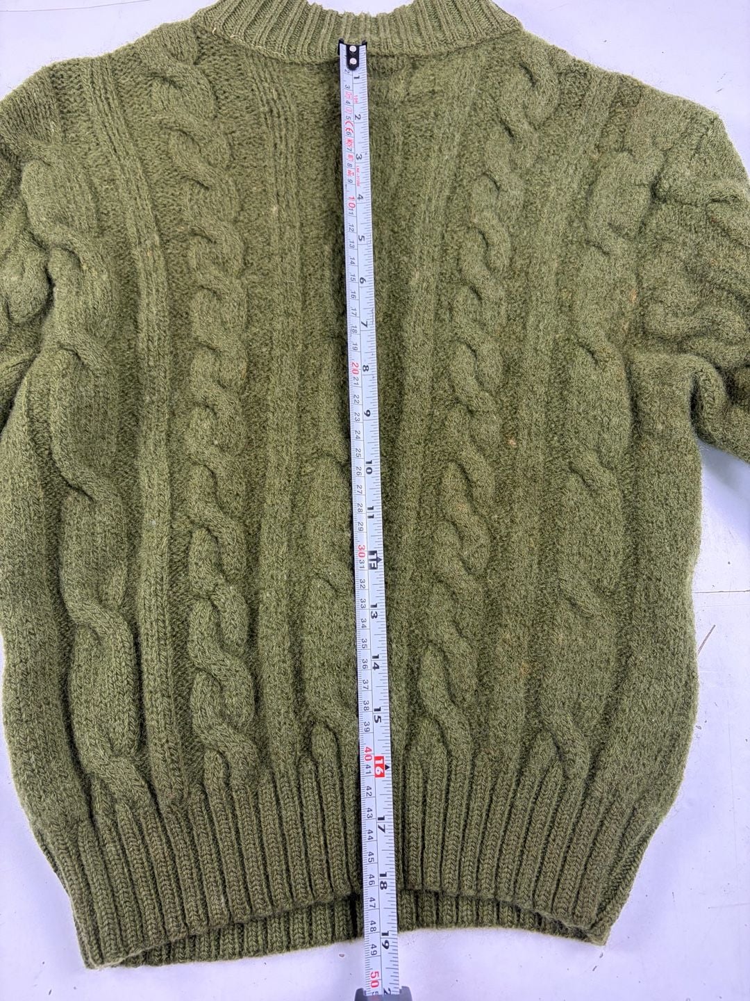 60s-70s Vintage Towncraft Plus by J.C. Penney Olive Green Cable Knit Wool Sweater Size M (OF) *hole 17