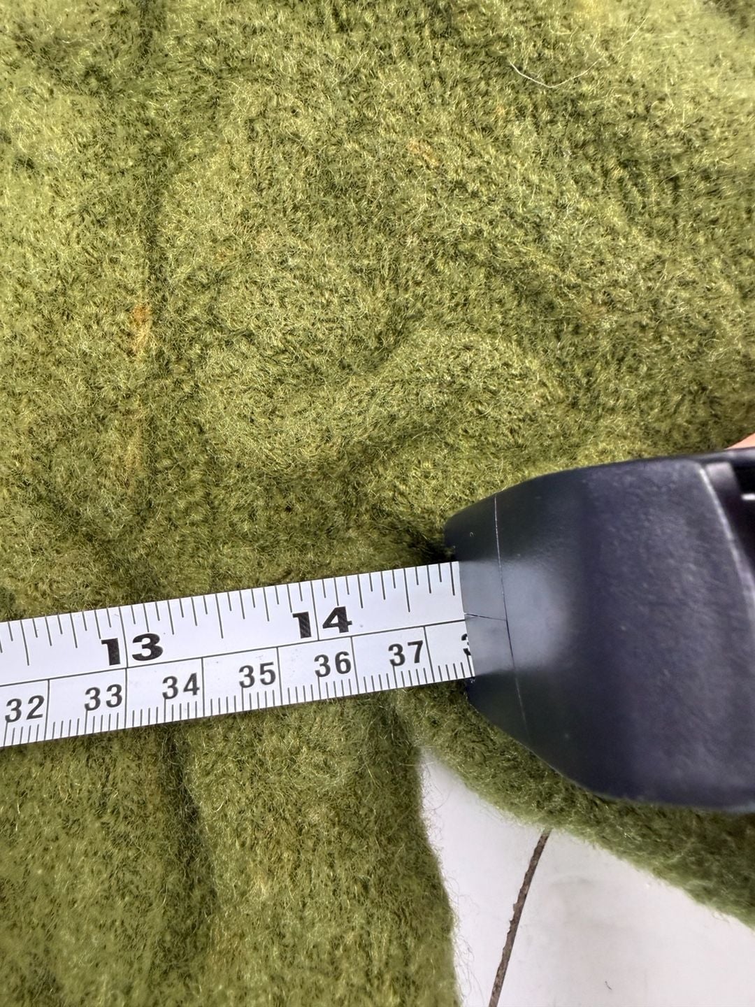 60s-70s Vintage Towncraft Plus by J.C. Penney Olive Green Cable Knit Wool Sweater Size M (OF) *hole 18