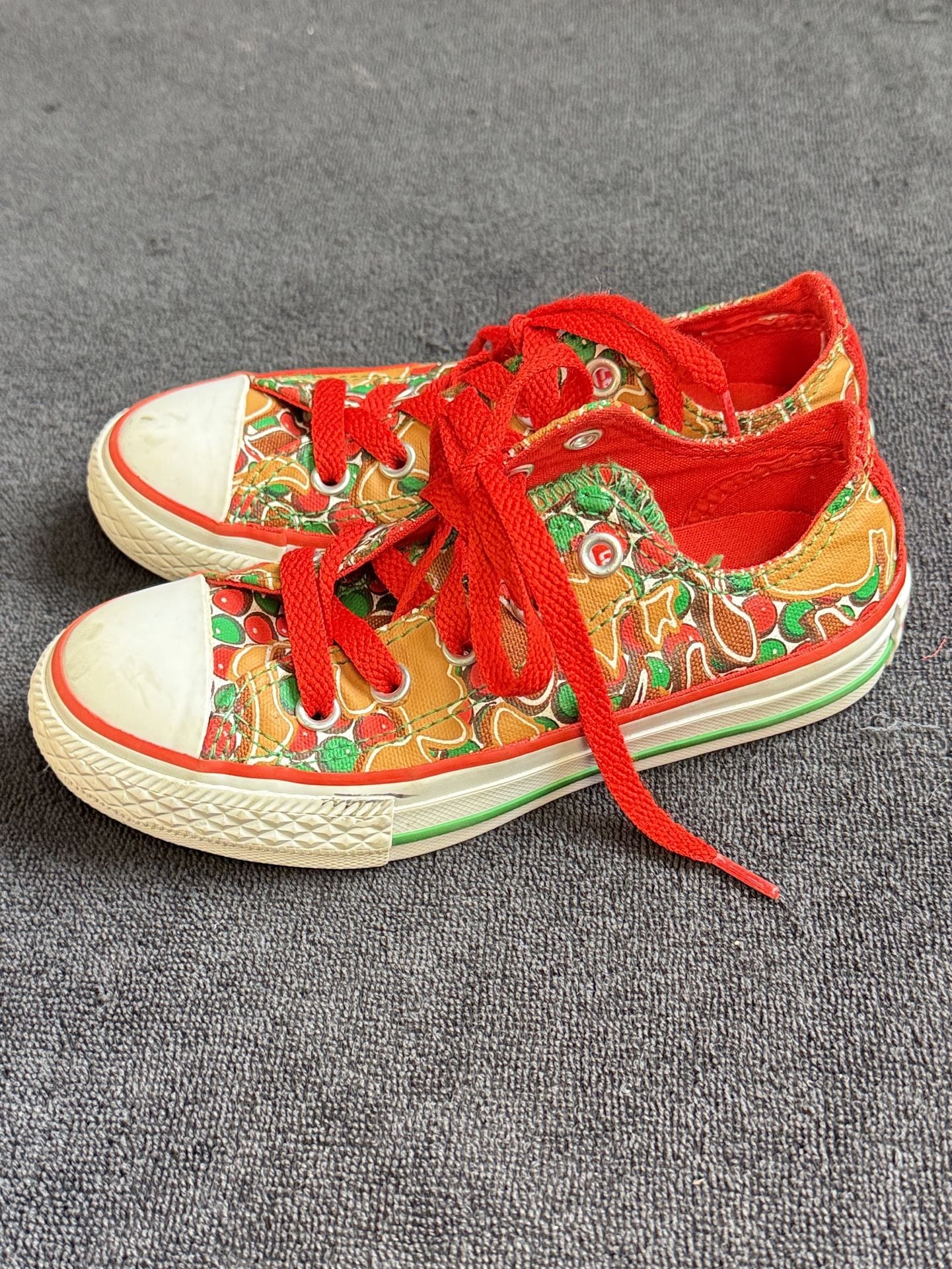 Converse All Star Low Christmas Gingerbread Size 11 Kids 2
