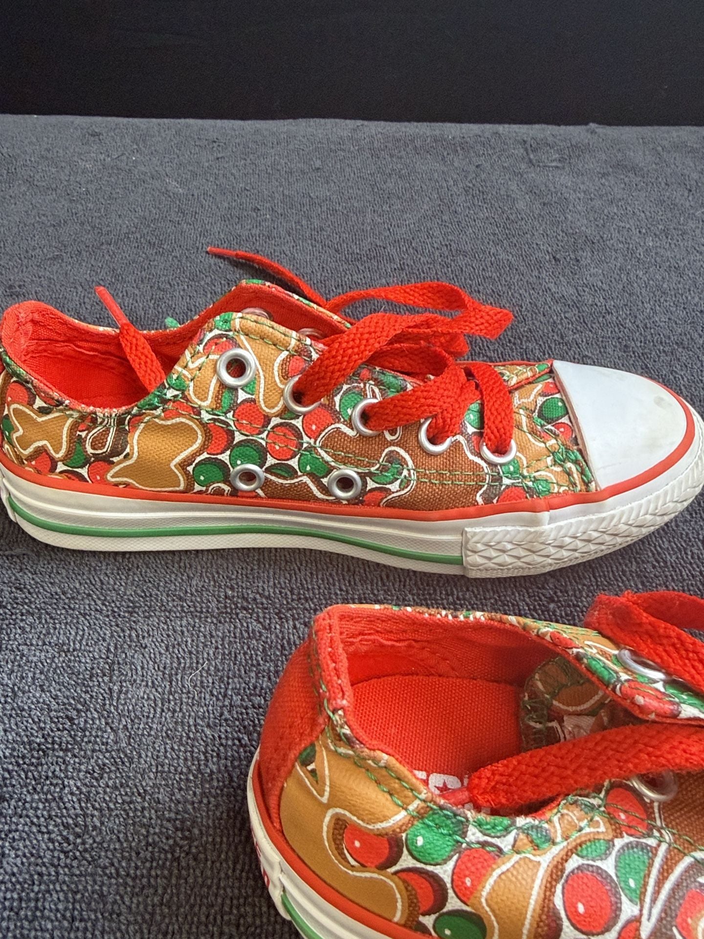 Converse All Star Low Christmas Gingerbread Size 11 Kids 8