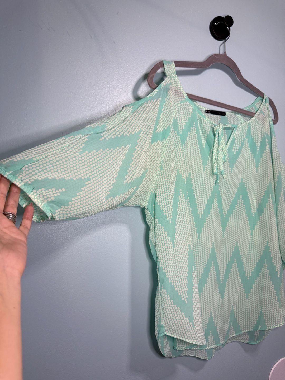 Maurices Cold Shoulder Blouse Size M Mint Green White Chevron 3