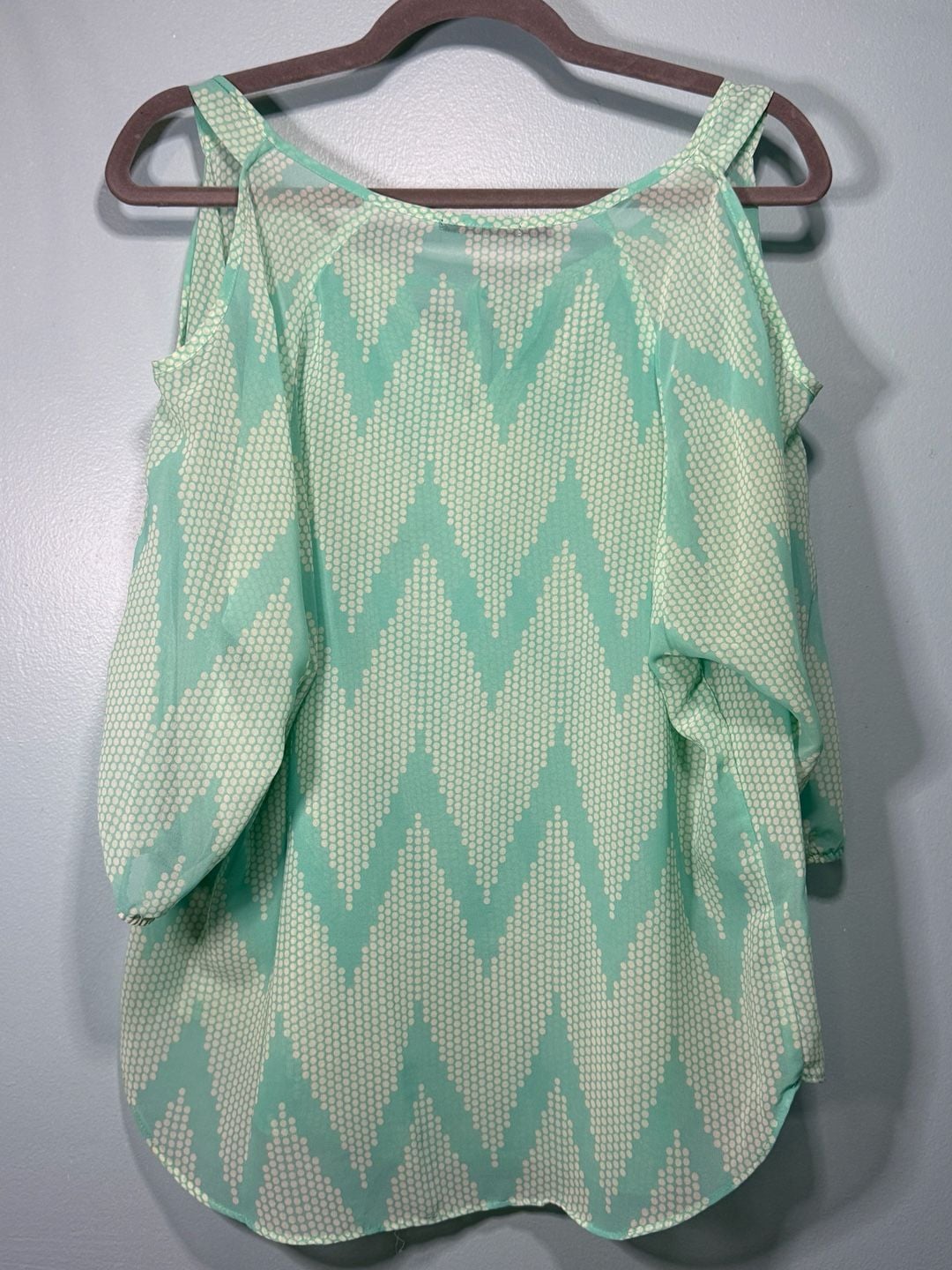 Maurices Cold Shoulder Blouse Size M Mint Green White Chevron 7
