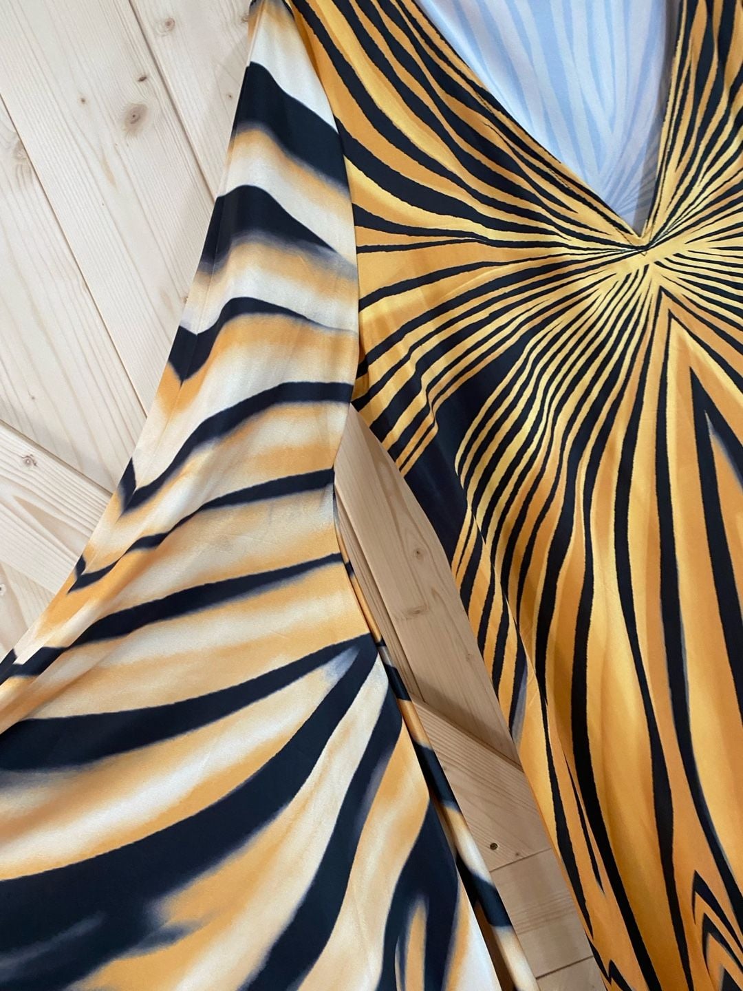 Tiger Stripe Print Maxi Caftan Dress Gold Black V-Neck One Size 5