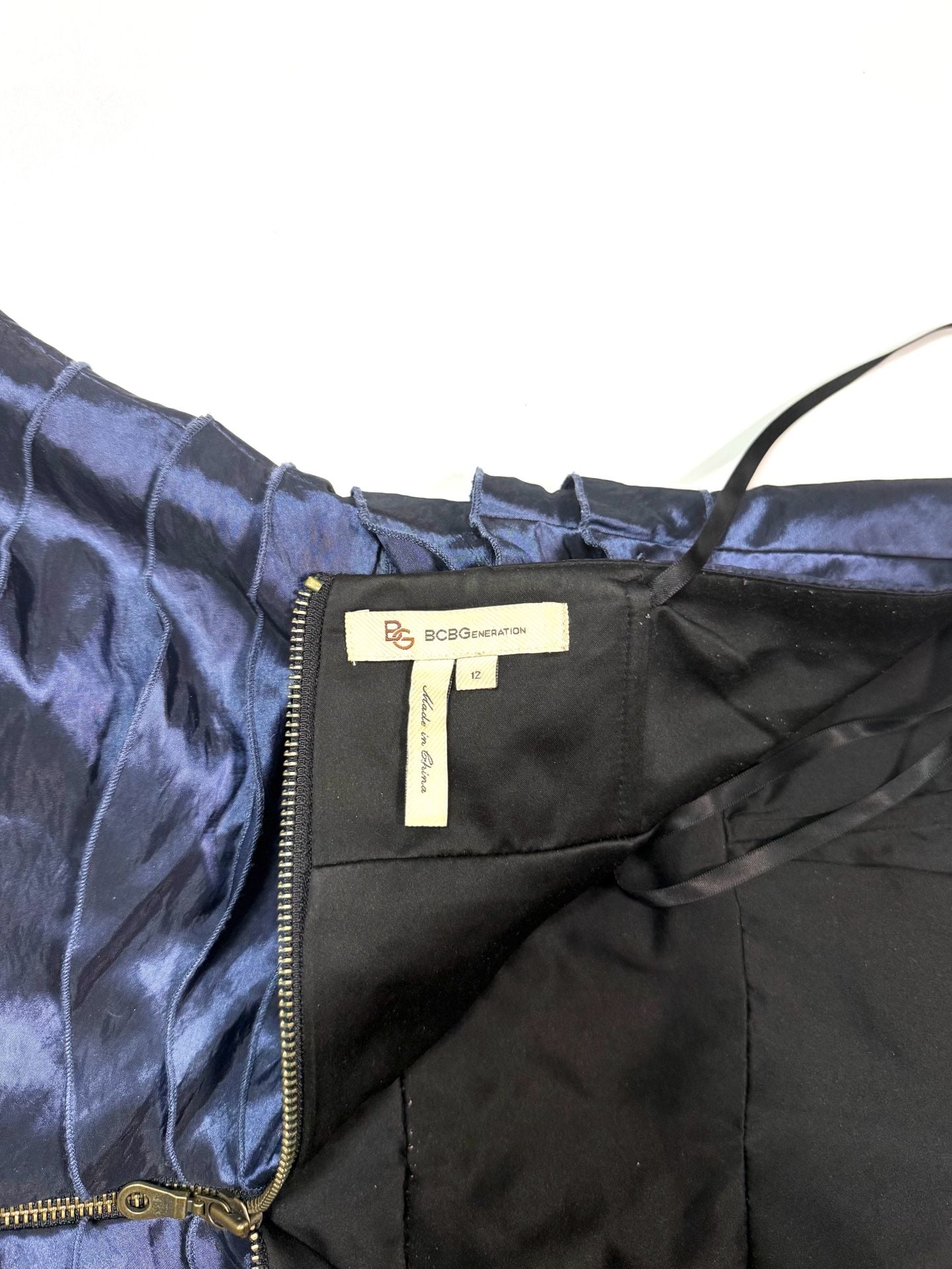 BCBGeneration Women's Size 12 Quiet Luxury Old Money Coquette Y2K Balletcore Strapless Tiered Rosette Mini Dress Navy Taffeta Cocktail Party Prom Sweetheart Ruffle Fit and Flare Back Zip Lined Boned 8